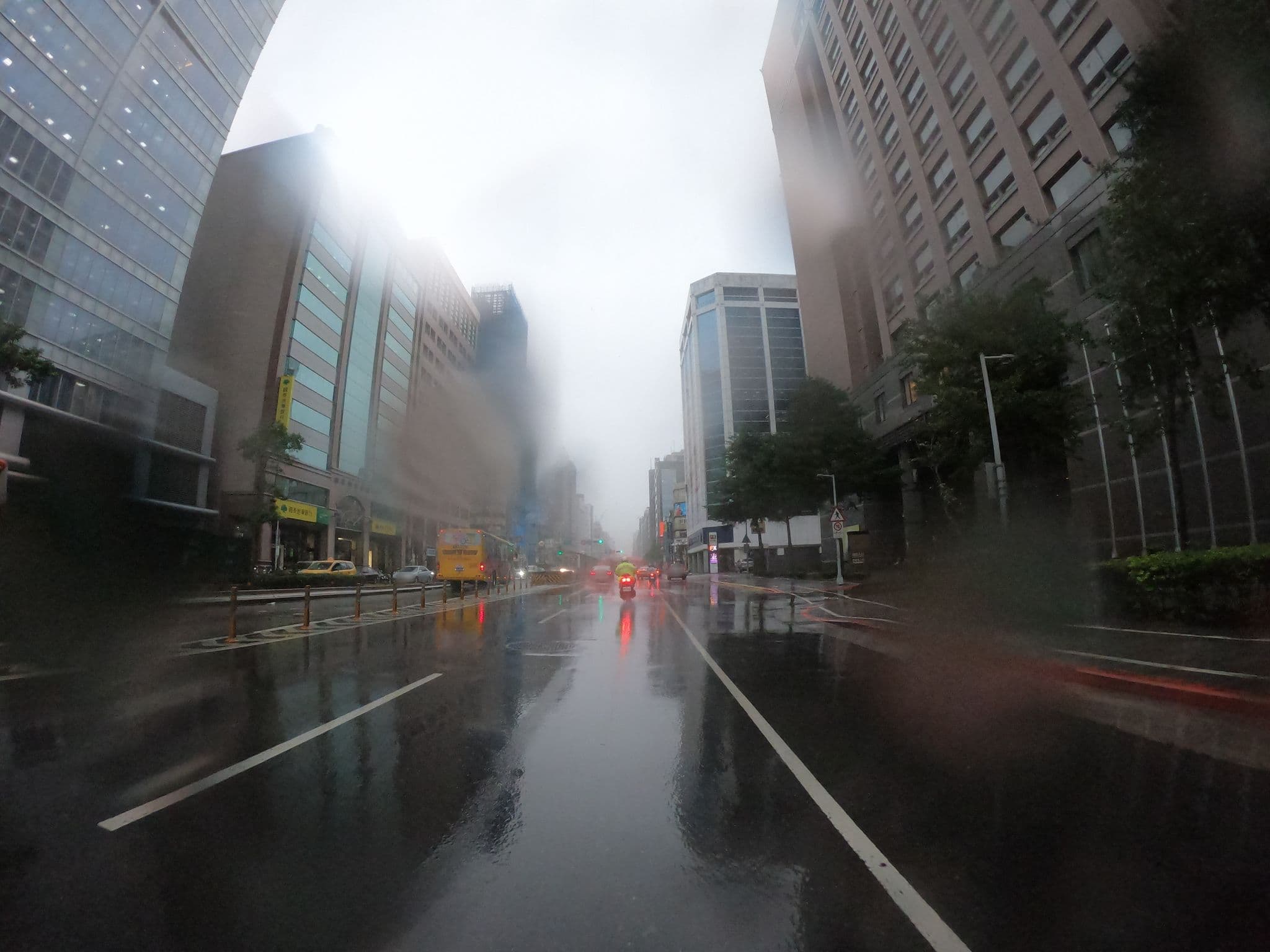 Street view near Westin Taipei GRO Counter, Taipei — © heretpe2019 (CC BY-SA · Mapillary)