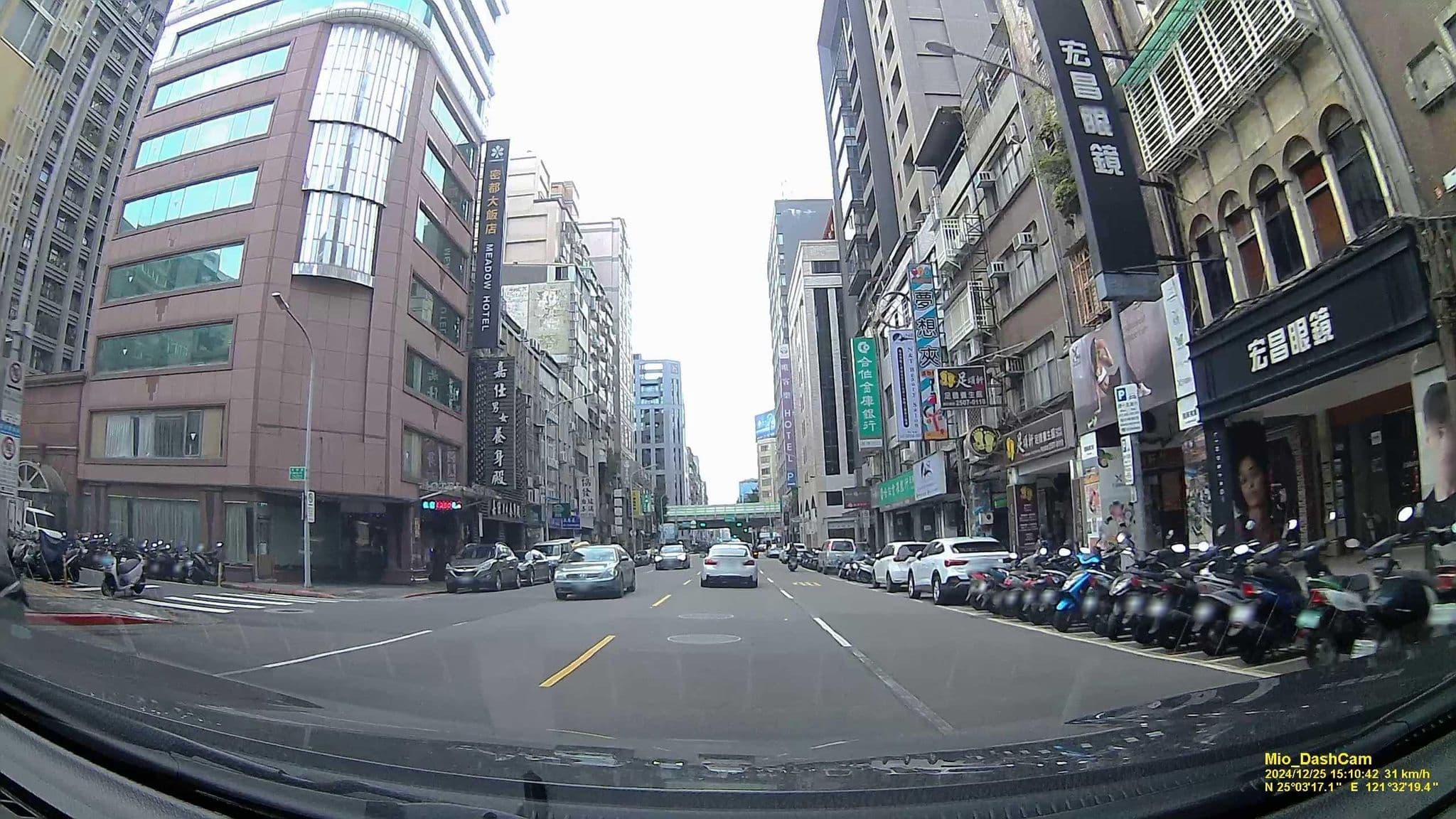Street view near 密都大飯店 Meadow Hotel, Taipei — © hcyen (CC BY-SA · Mapillary)