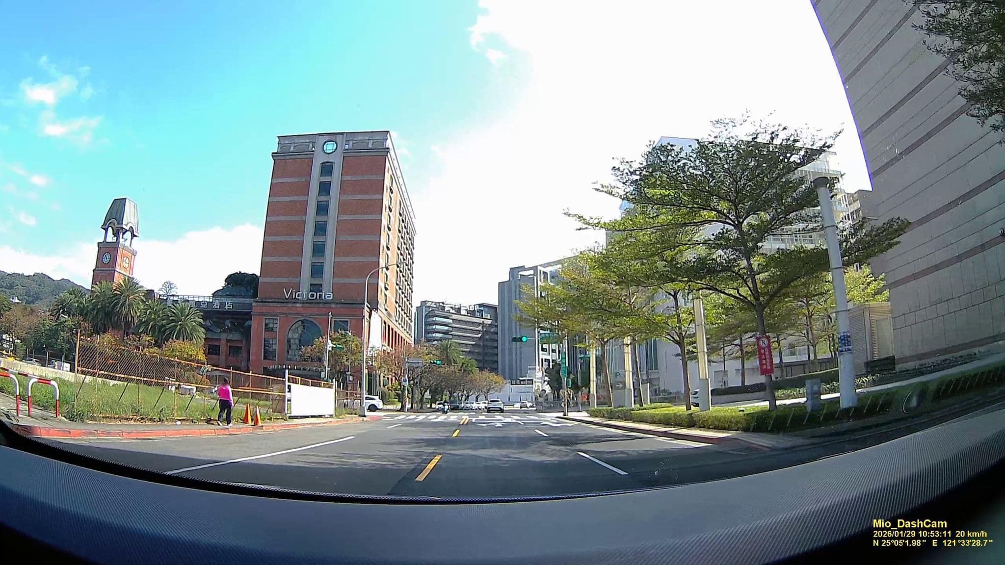 Street view near 金殿唯客樂飯店, Neihu — © hcyen (CC BY-SA · Mapillary)