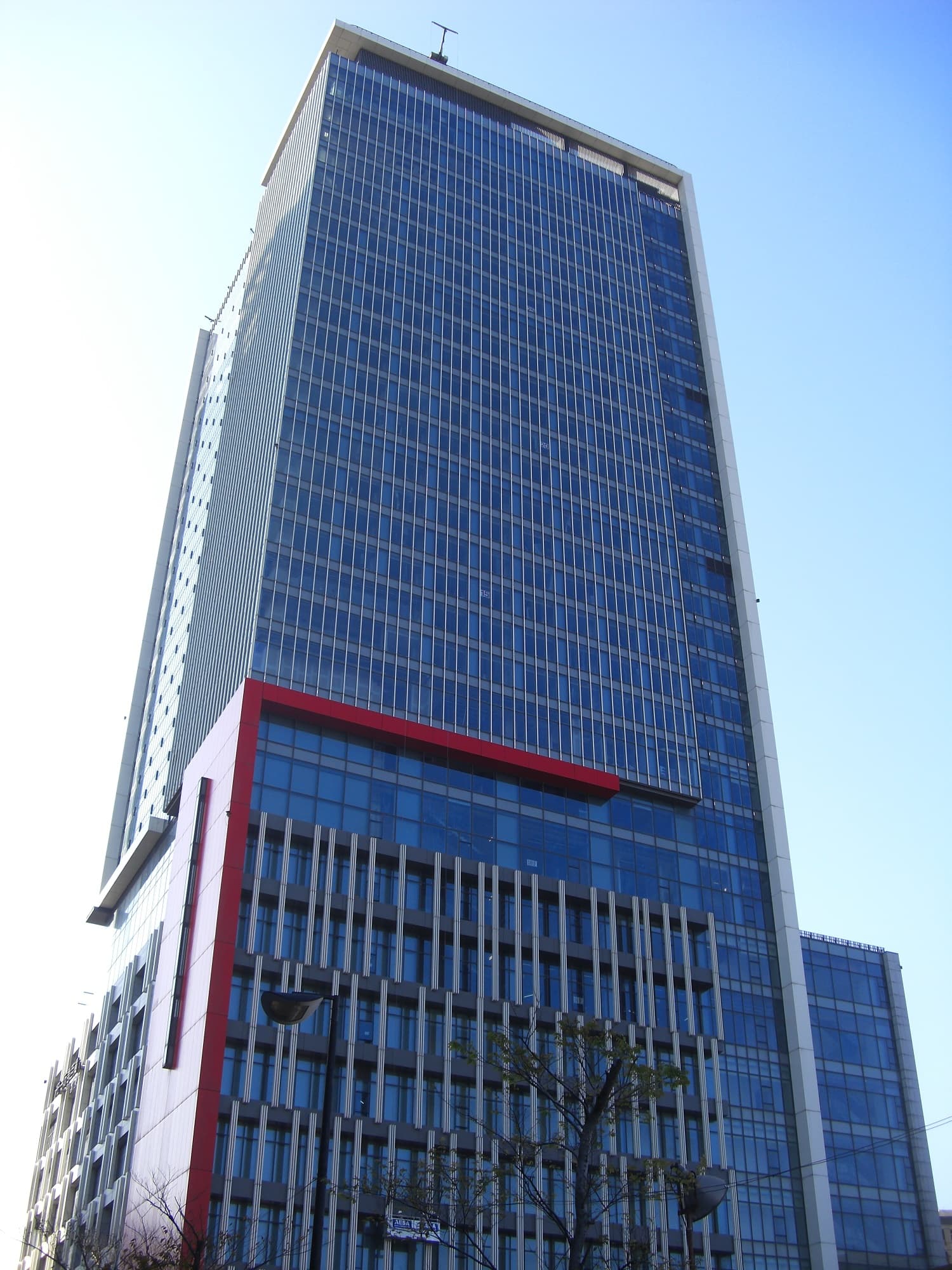 台北W飯店 W Taipei (via Wikimedia Commons, CC BY-SA 4.0)