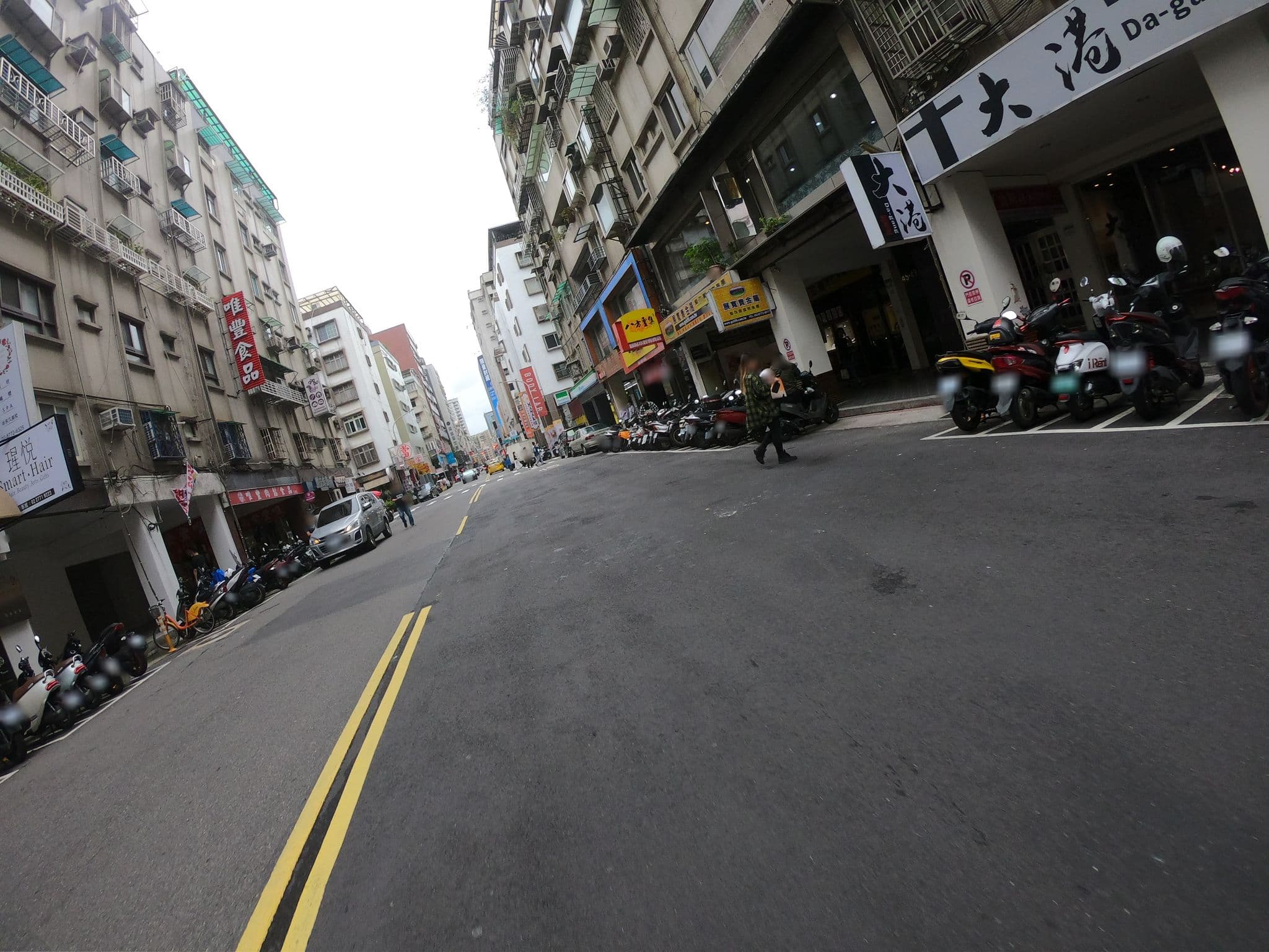 Street view near 城市客旅忠孝館, Taipei — © heretpe2019 (CC BY-SA · Mapillary)