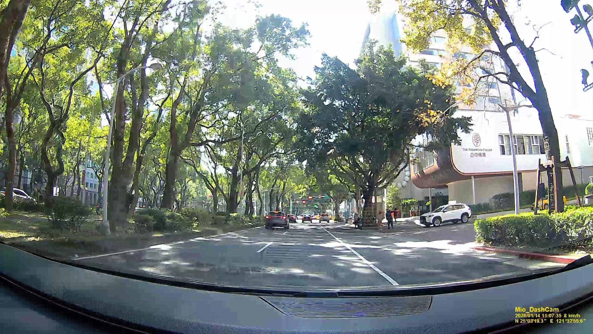 Street view near 中泰賓館, Taipei — © hcyen (CC BY-SA · Mapillary)