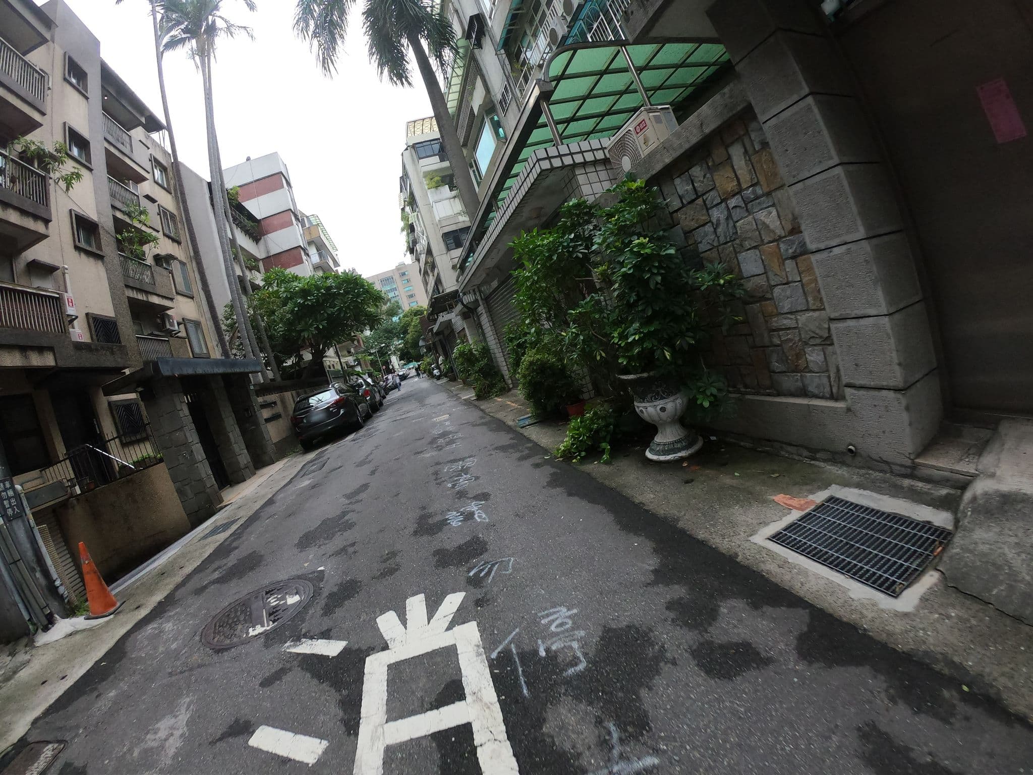 Street view near Royal Park Hotel @ 忠孝復興, Taipei — © heretpe2019 (CC BY-SA · Mapillary)