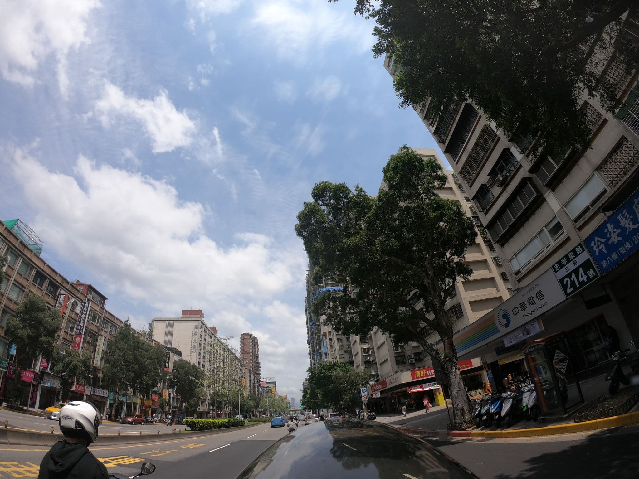 Street view near GF House 女朋友の家, Taipei — © heretpe2019 (CC BY-SA · Mapillary)