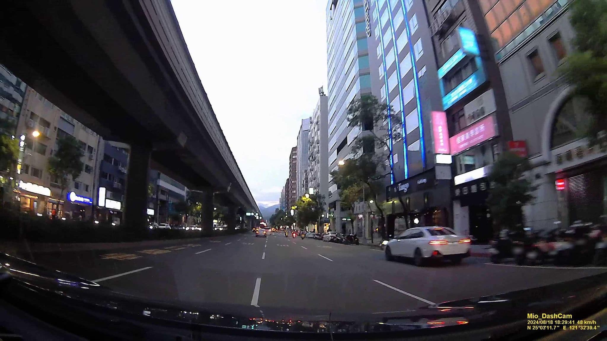 Street view near 天閣酒店台北復興 THE Tango Taipei Fuhsing, Taipei — © hcyen (CC BY-SA · Mapillary)
