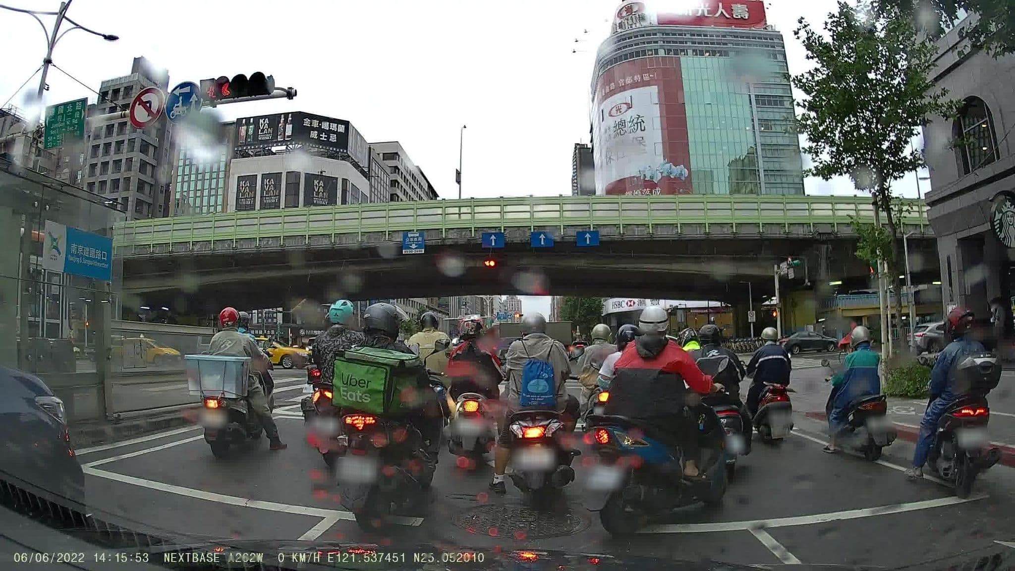 Street view near Green World Hotel Nangking, Taipei — © andy123456389 (CC BY-SA · Mapillary)