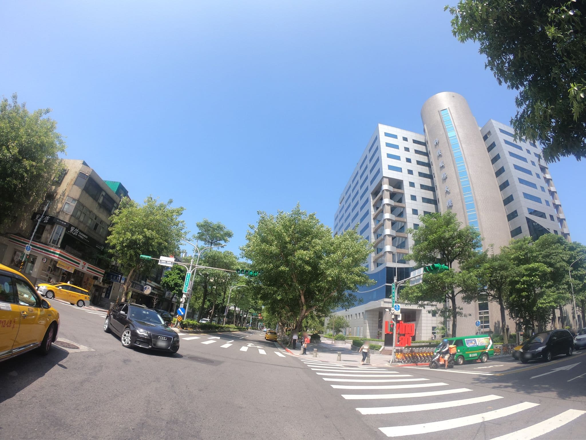 Street view near 亞特蘭提斯, Taipei — © heretpe2019 (CC BY-SA · Mapillary)