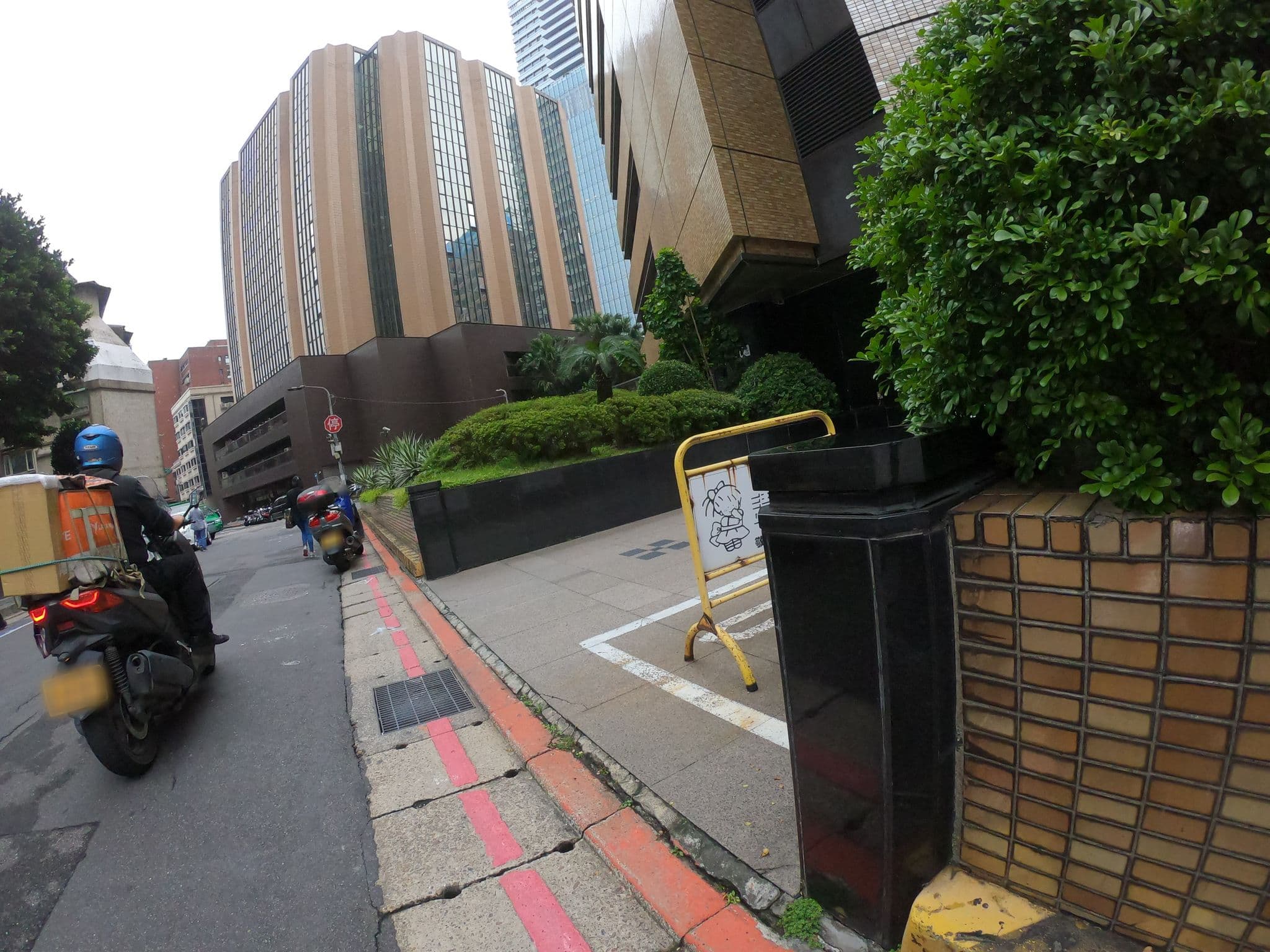 Street view near 瀚寓酒店, Taipei — © heretpe2019 (CC BY-SA · Mapillary)