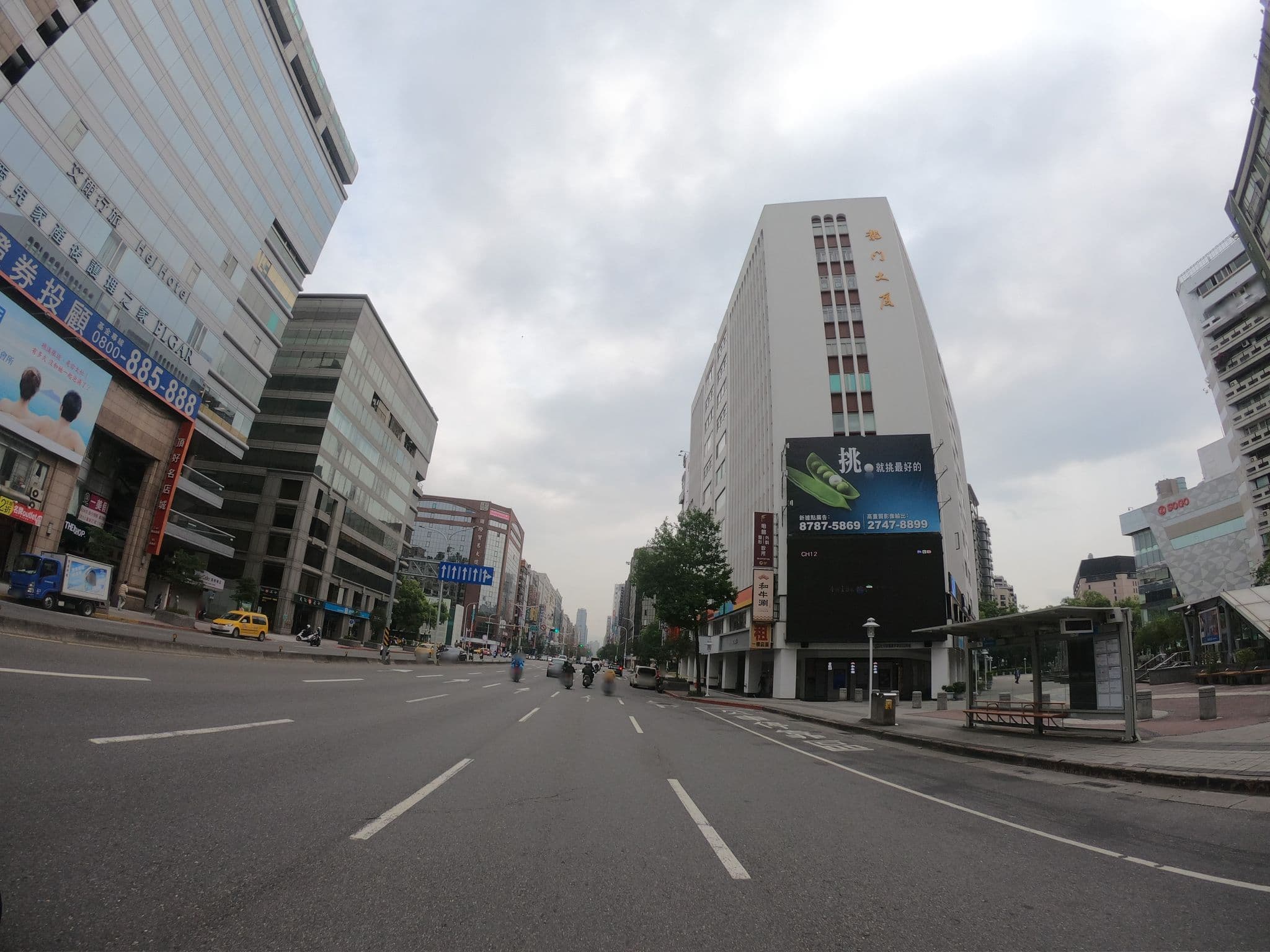 Street view near 怡品商旅 Eastin Taipei Hotel, Taipei — © heretpe2019 (CC BY-SA · Mapillary)