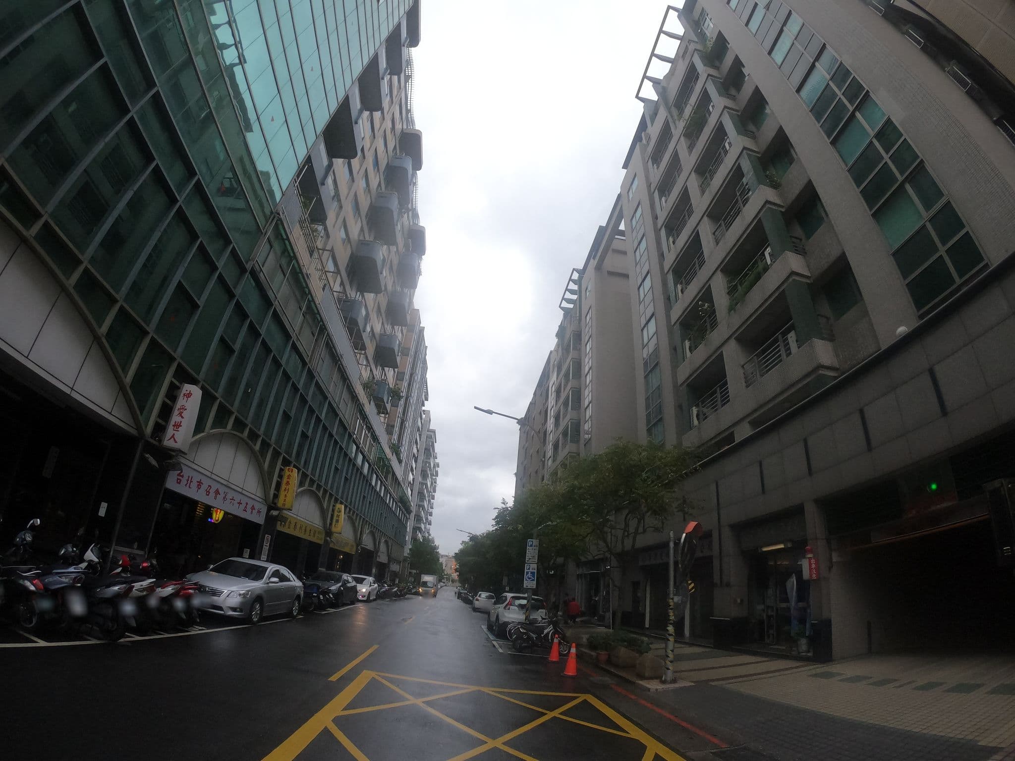 Street view near CHECK inn Taipei NeiHu, Neihu — © heretpe2019 (CC BY-SA · Mapillary)