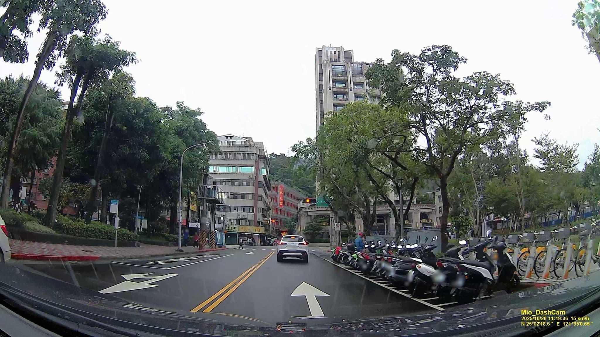 Street view near J Palace, Neihu — © hcyen (CC BY-SA · Mapillary)