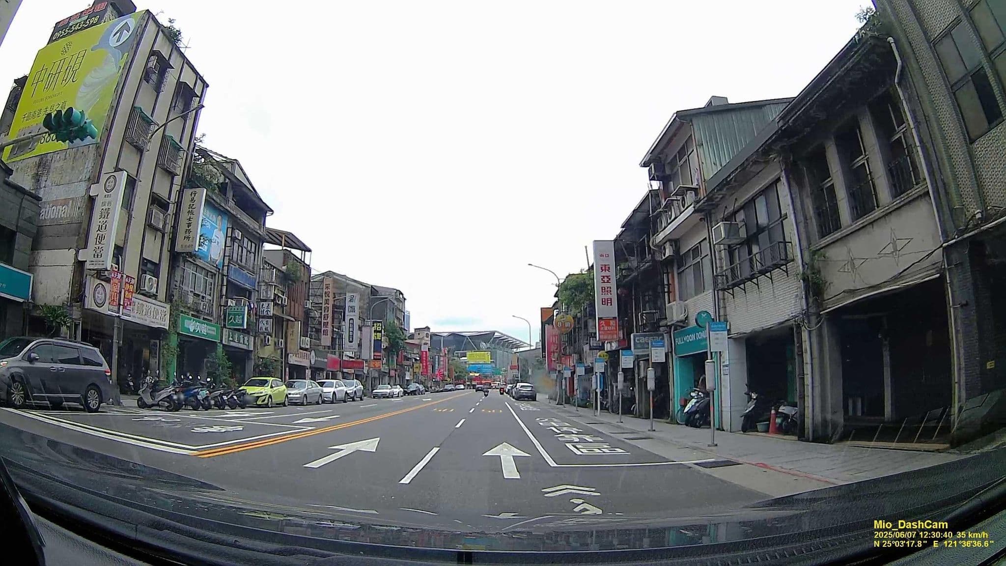 Street view near 嶺南旅社, Neihu — © hcyen (CC BY-SA · Mapillary)