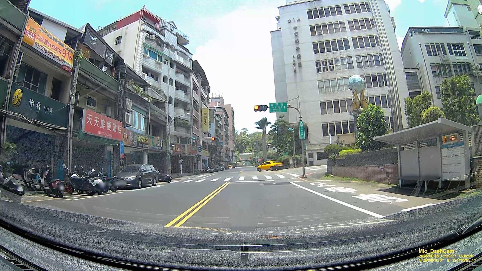 Street view near 深坑假日飯店 Holiday Inn East Taipei, Shiding — © hcyen (CC BY-SA · Mapillary)