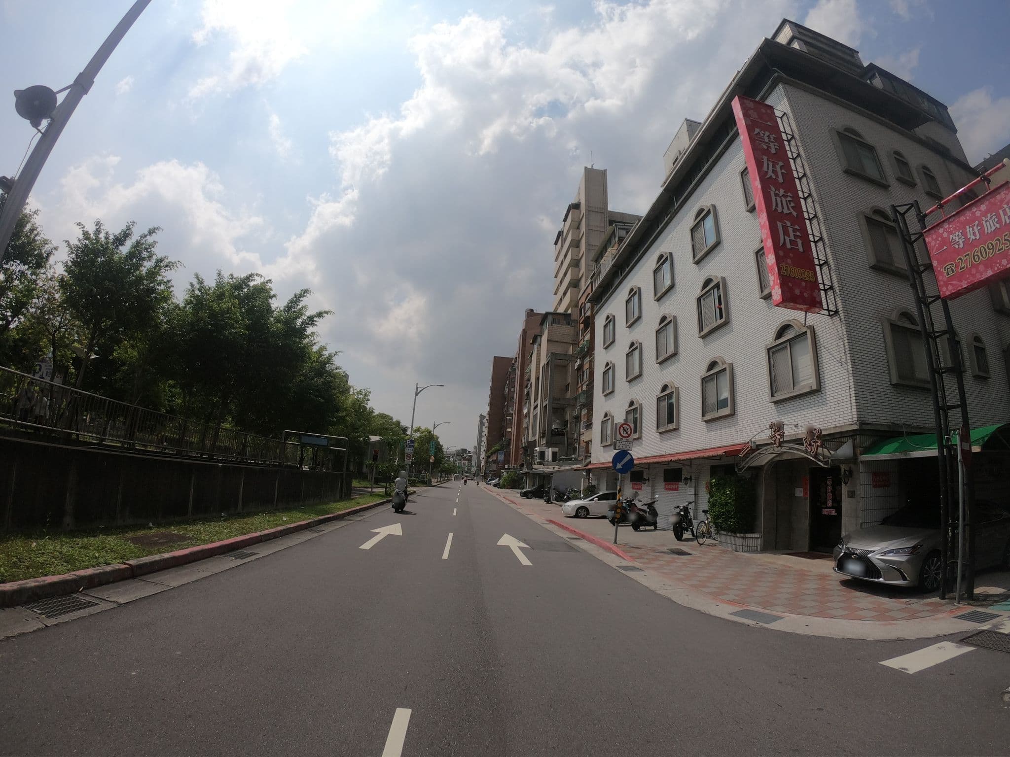 Street view near Hope City SongShan Hotel, Neihu — © heretpe2019 (CC BY-SA · Mapillary)