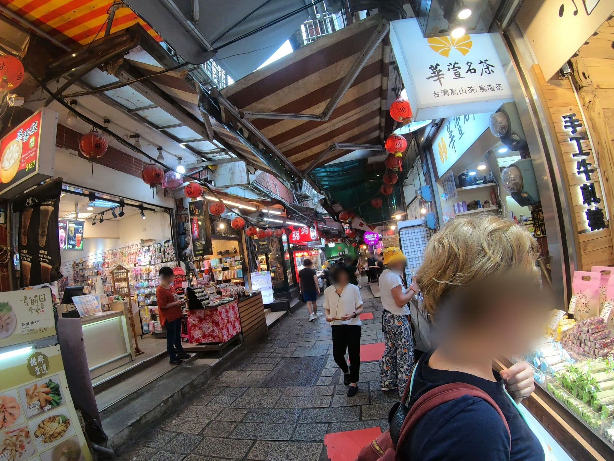 Street view near 95行館, Jiufen — © algirdasc (CC BY-SA · Mapillary)
