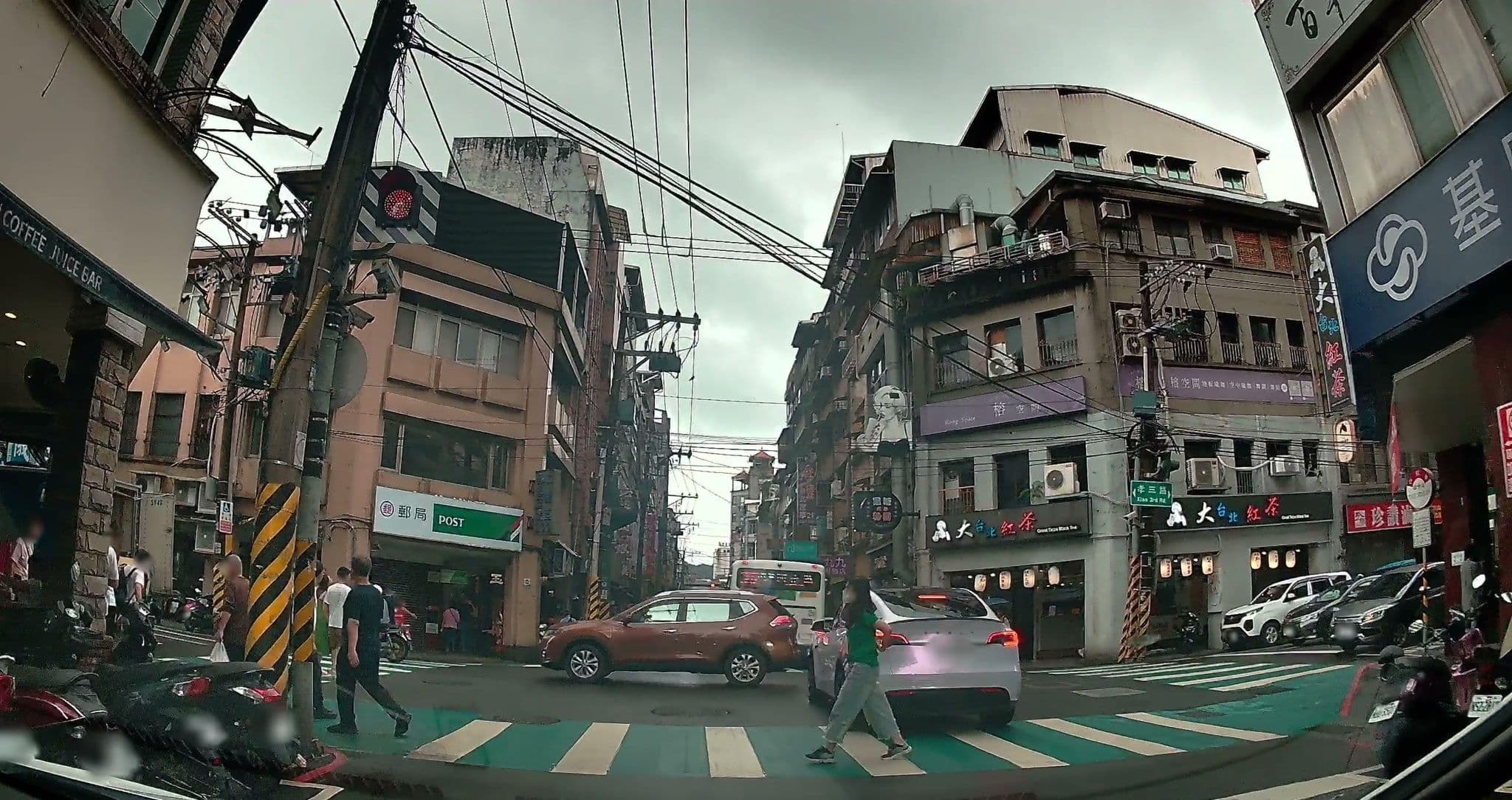 Street view near 蝶戀花旅社, Keelung — © irvinfly (CC BY-SA · Mapillary)