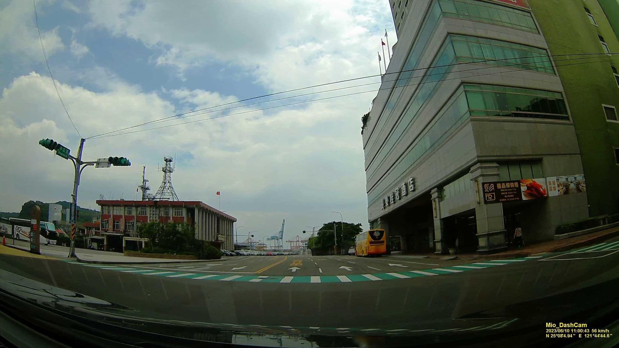 Street view near 基隆長榮桂冠酒店 Hotel Evergreen Laurel Hotel Keelung, Keelung — © hcyen (CC BY-SA · Mapillary)