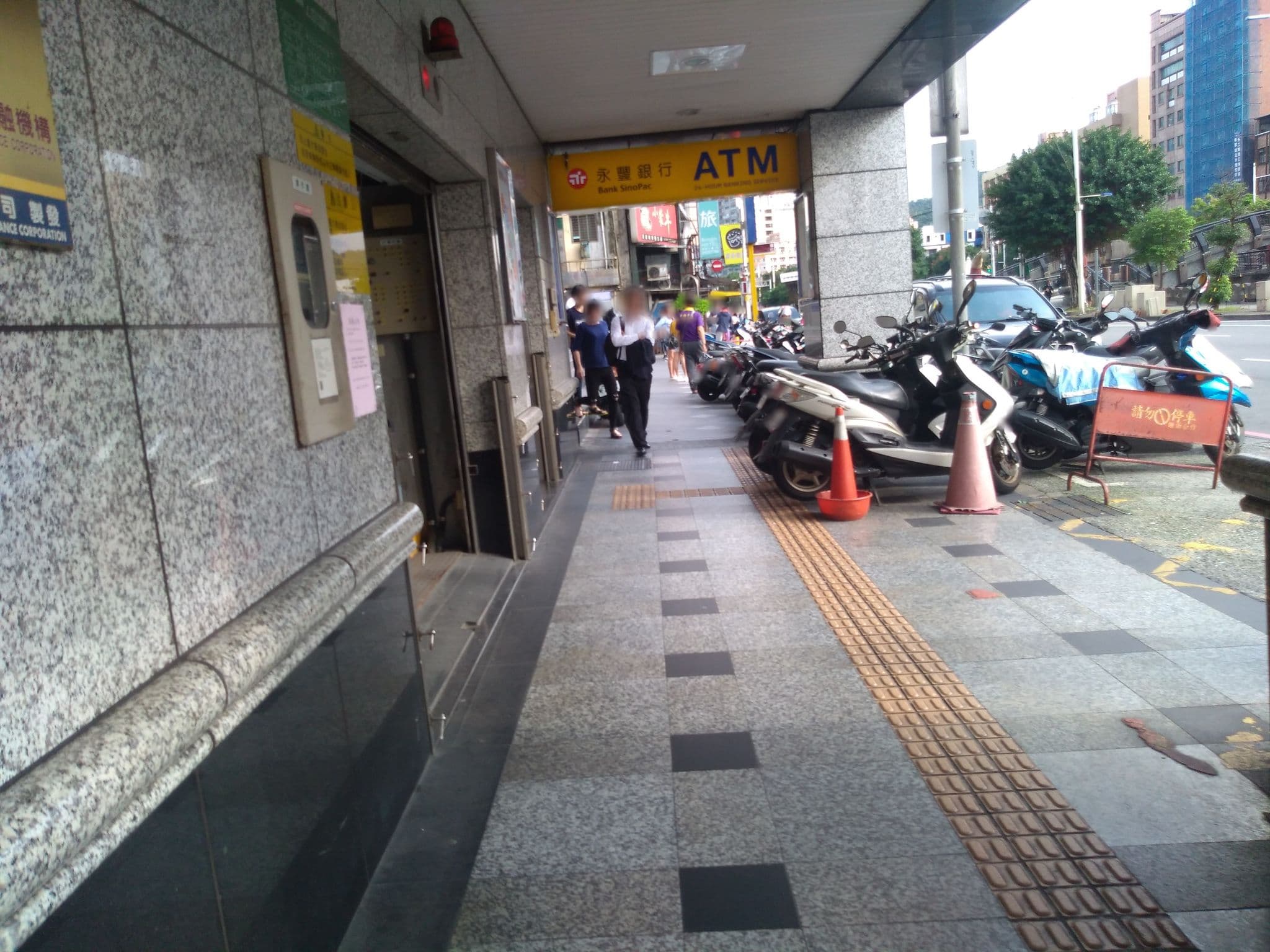 Street view near 萊茵商旅, Keelung — © hedy (CC BY-SA · Mapillary)