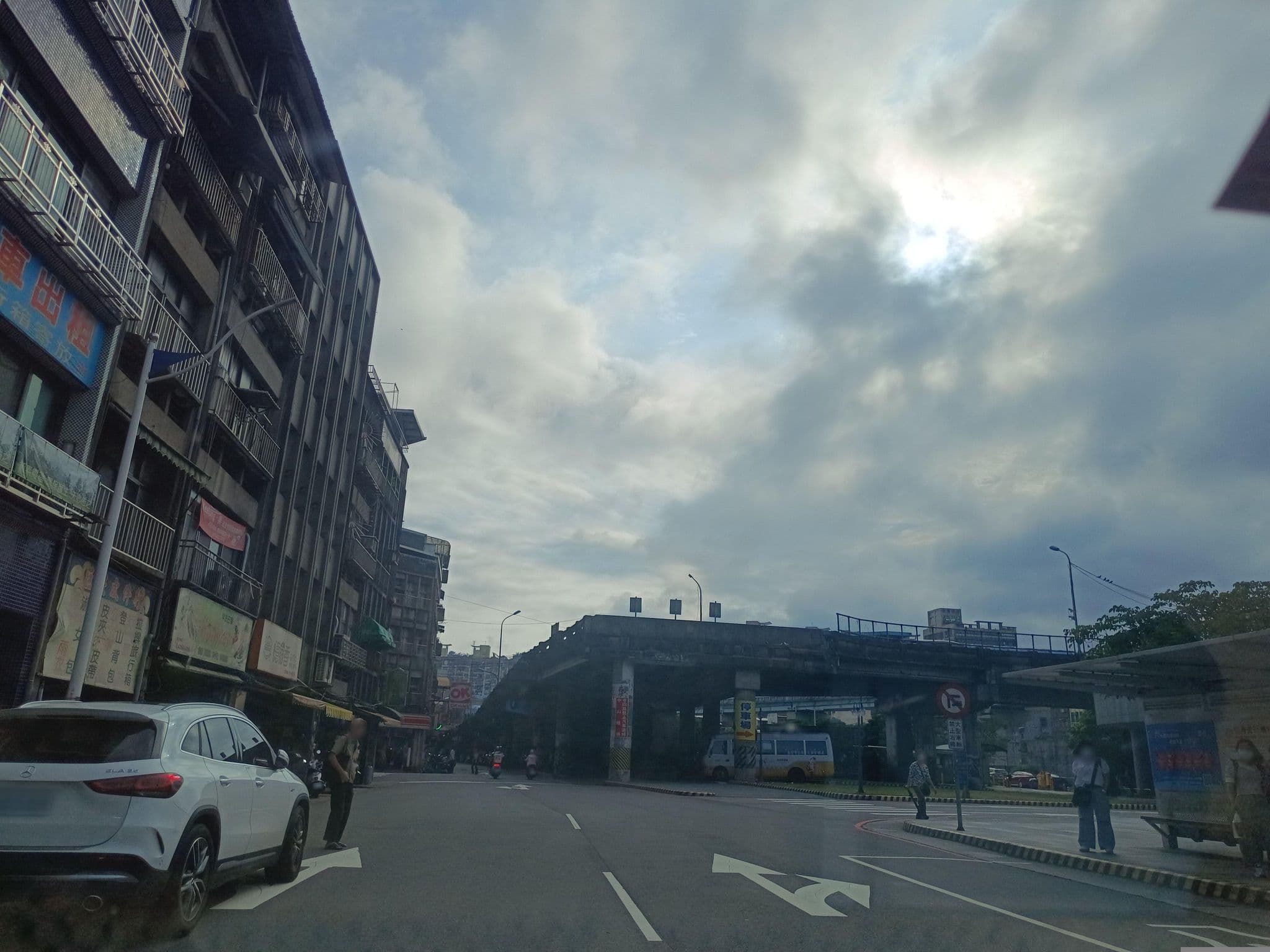 Street view near 隆發旅社, Keelung — © hwumj (CC BY-SA · Mapillary)