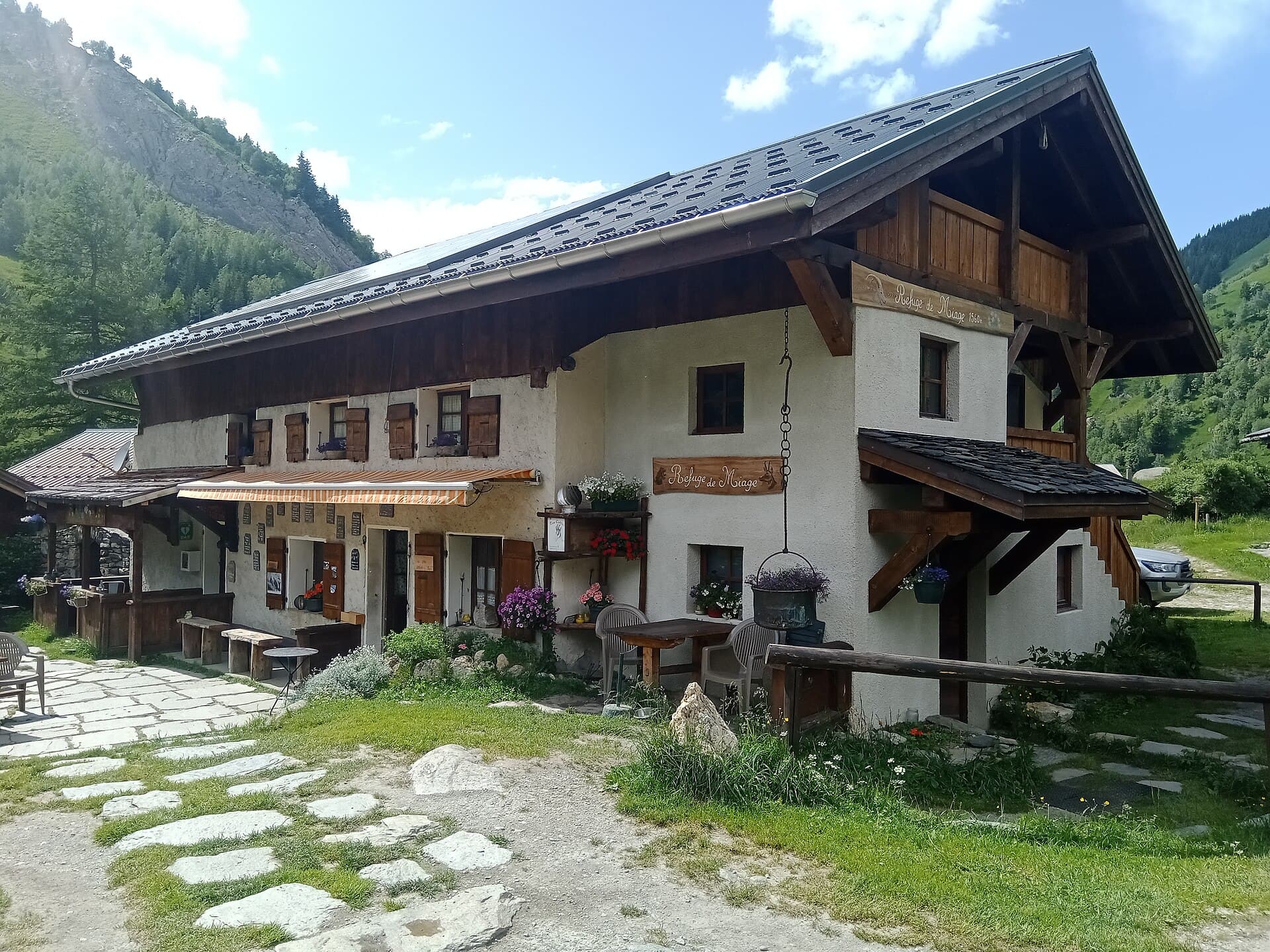 Refuge de Miage (via Wikimedia Commons, CC BY-SA 4.0)