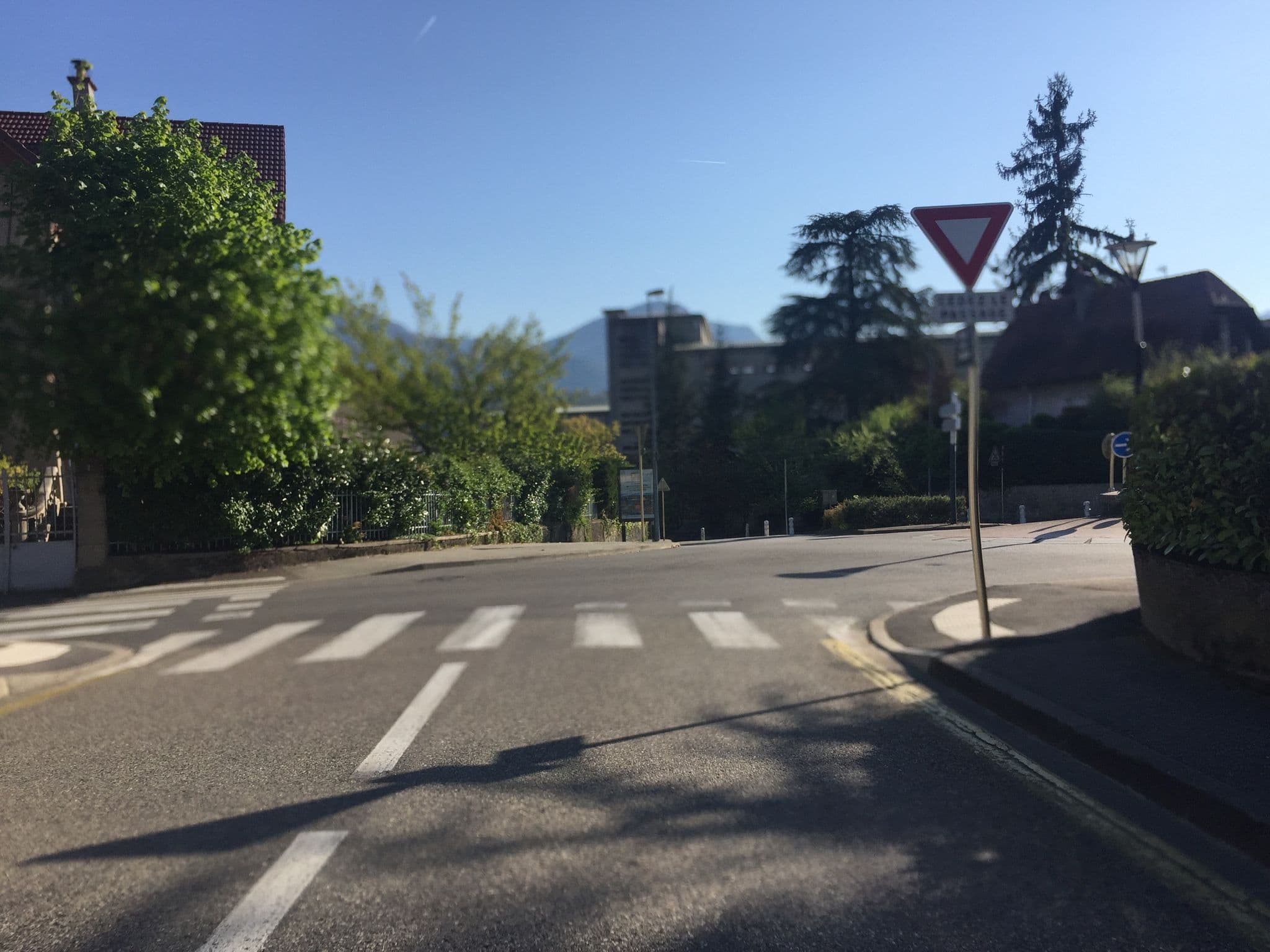 Street view near Claeys Claire, Chambéry — © pgiraud (CC BY-SA · Mapillary)