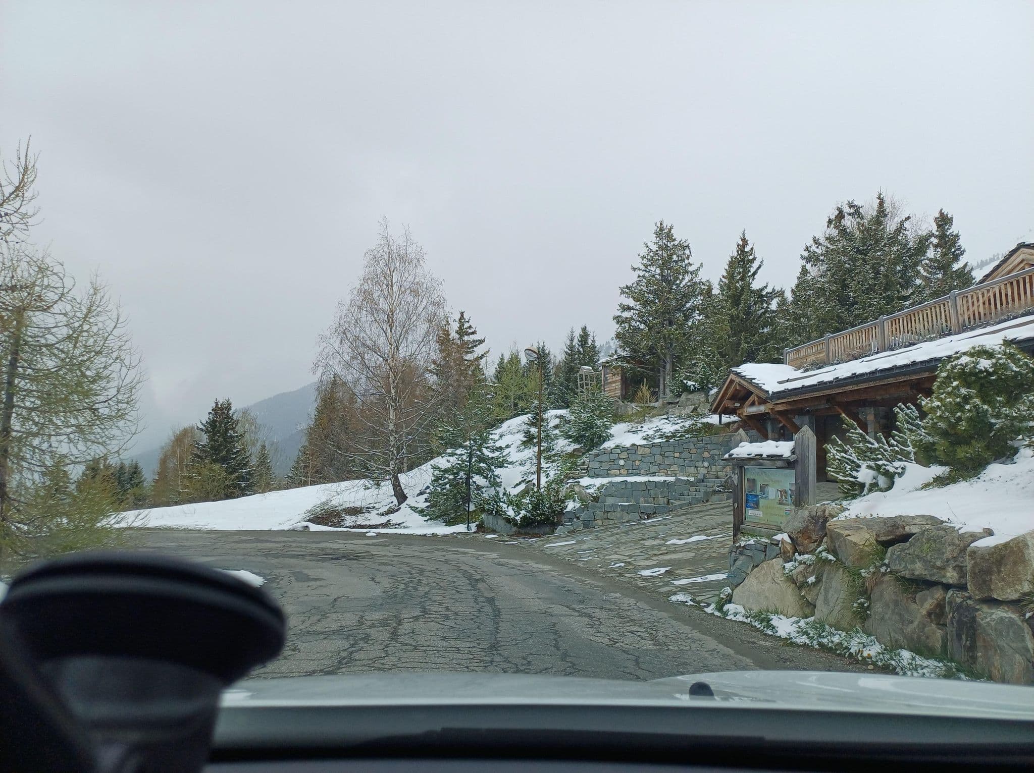 Street view near Mountain Lodge, Saint-Rémy-de-Maurienne — © MatthieuF4FNE (CC BY-SA · Mapillary)