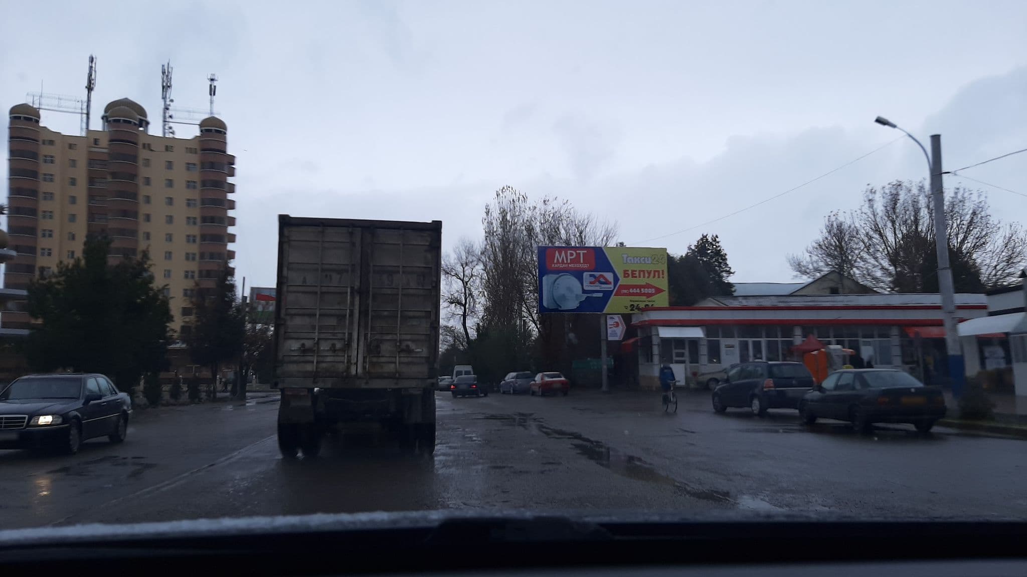 Street view near Гостиница «Эхсон» I Мехмонхонаи «Эхсон», Khujand — © krah (CC BY-SA · Mapillary)
