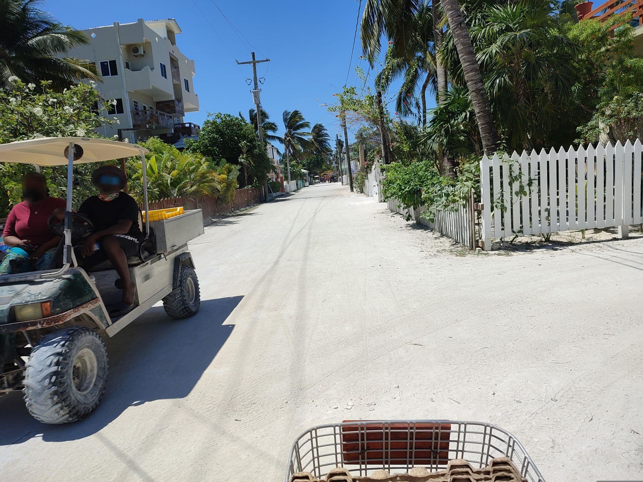 Street view near Amandas Place/ Casita Cariños, Caye Caulker — © charlieplett (CC BY-SA · Mapillary)