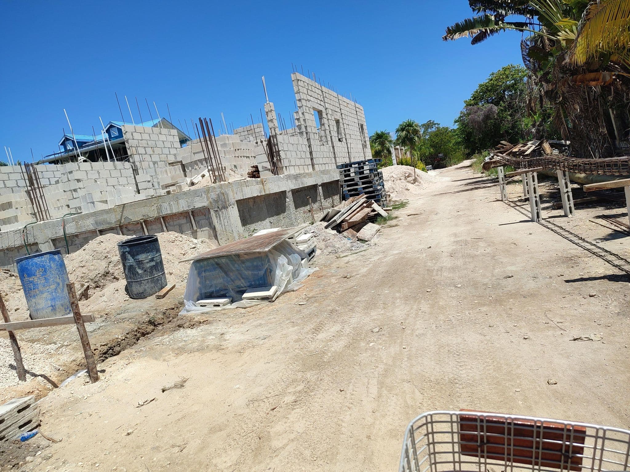 Street view near Comfortably Numb, Caye Caulker — © charlieplett (CC BY-SA · Mapillary)