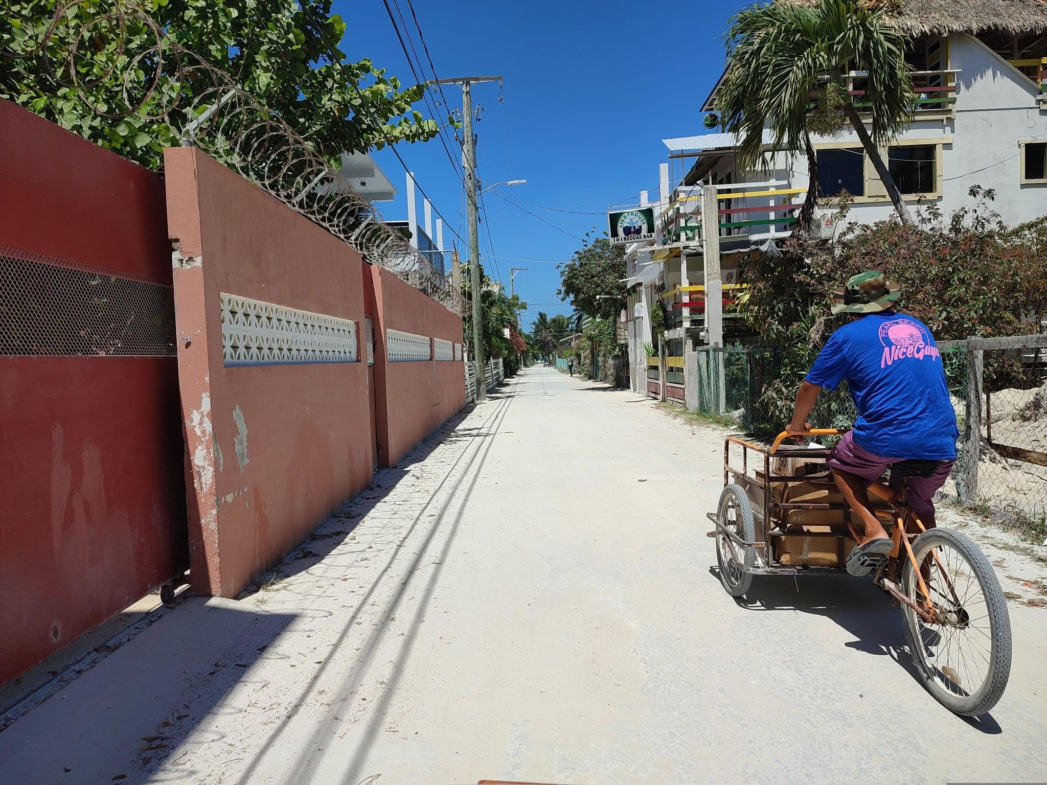 Street view near chapito’s 3, Caye Caulker — © charlieplett (CC BY-SA · Mapillary)