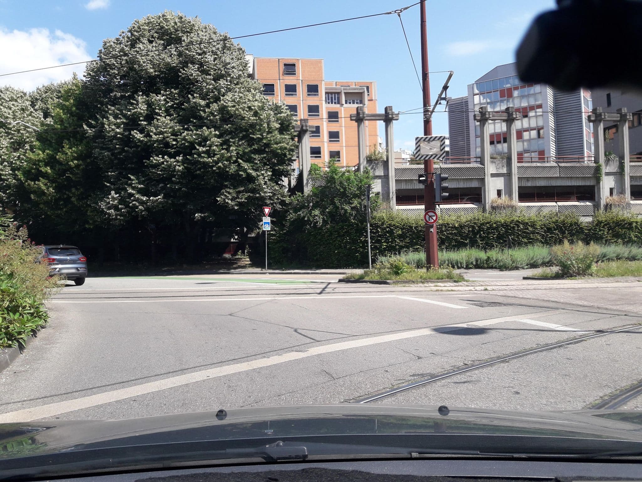 Street view near B&B Hôtel, Eybens — © eric_s (CC BY-SA · Mapillary)