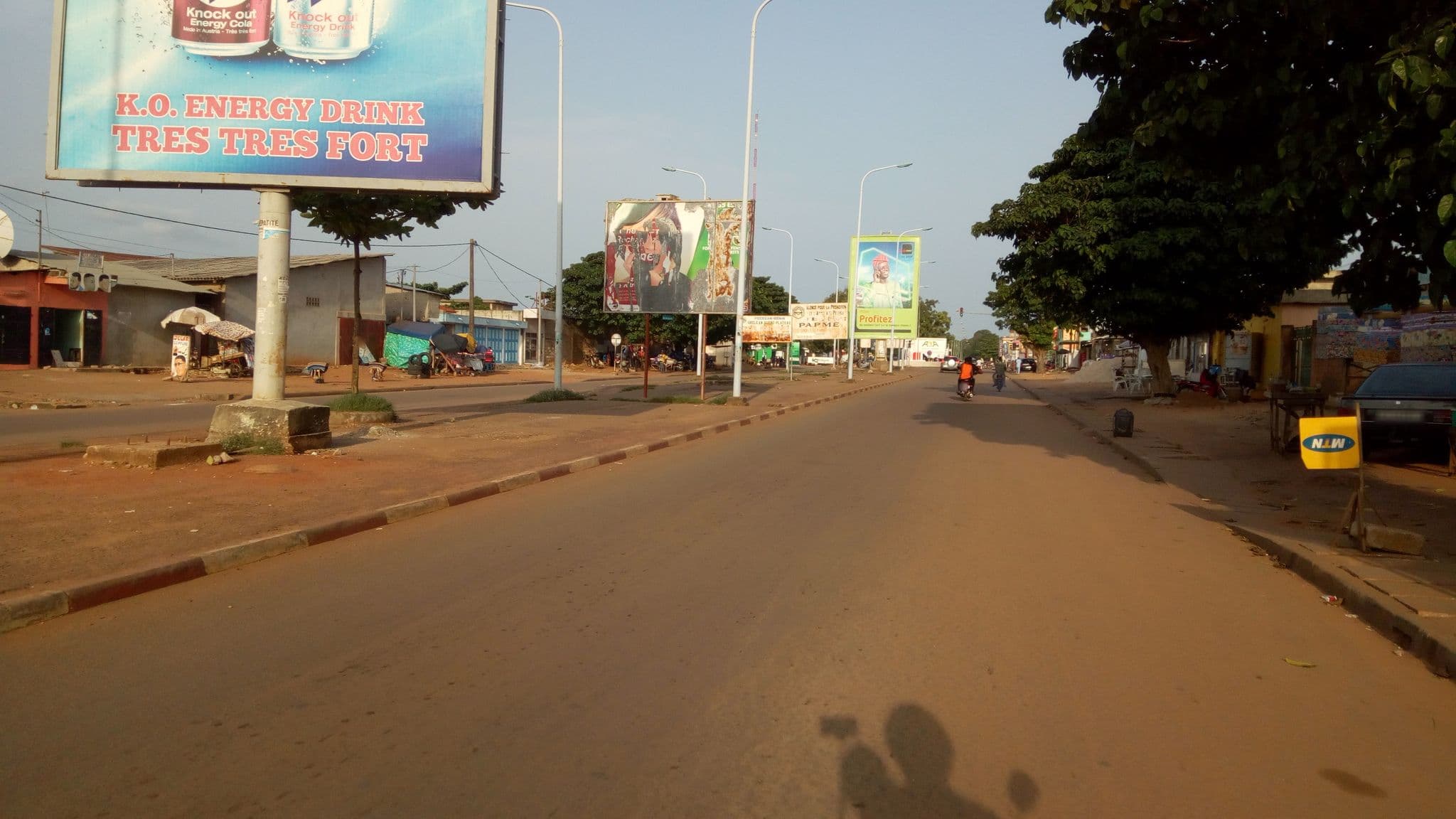 Street view near Hotel Les Ambassadeurs, Porto-Novo — © saliousoft (CC BY-SA · Mapillary)