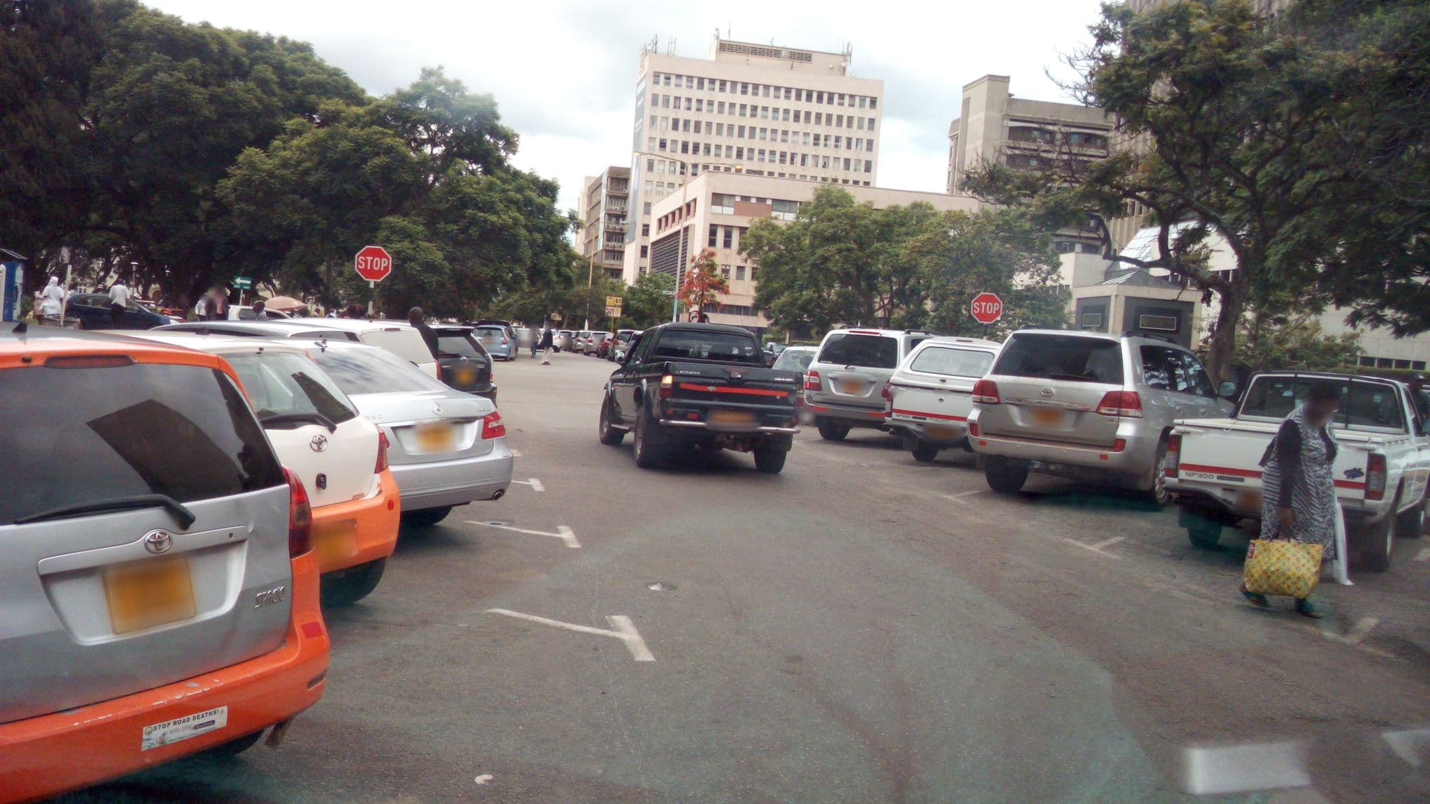 Street view near Meikles Hotel Harare, Harare — © rubynikki (CC BY-SA · Mapillary)
