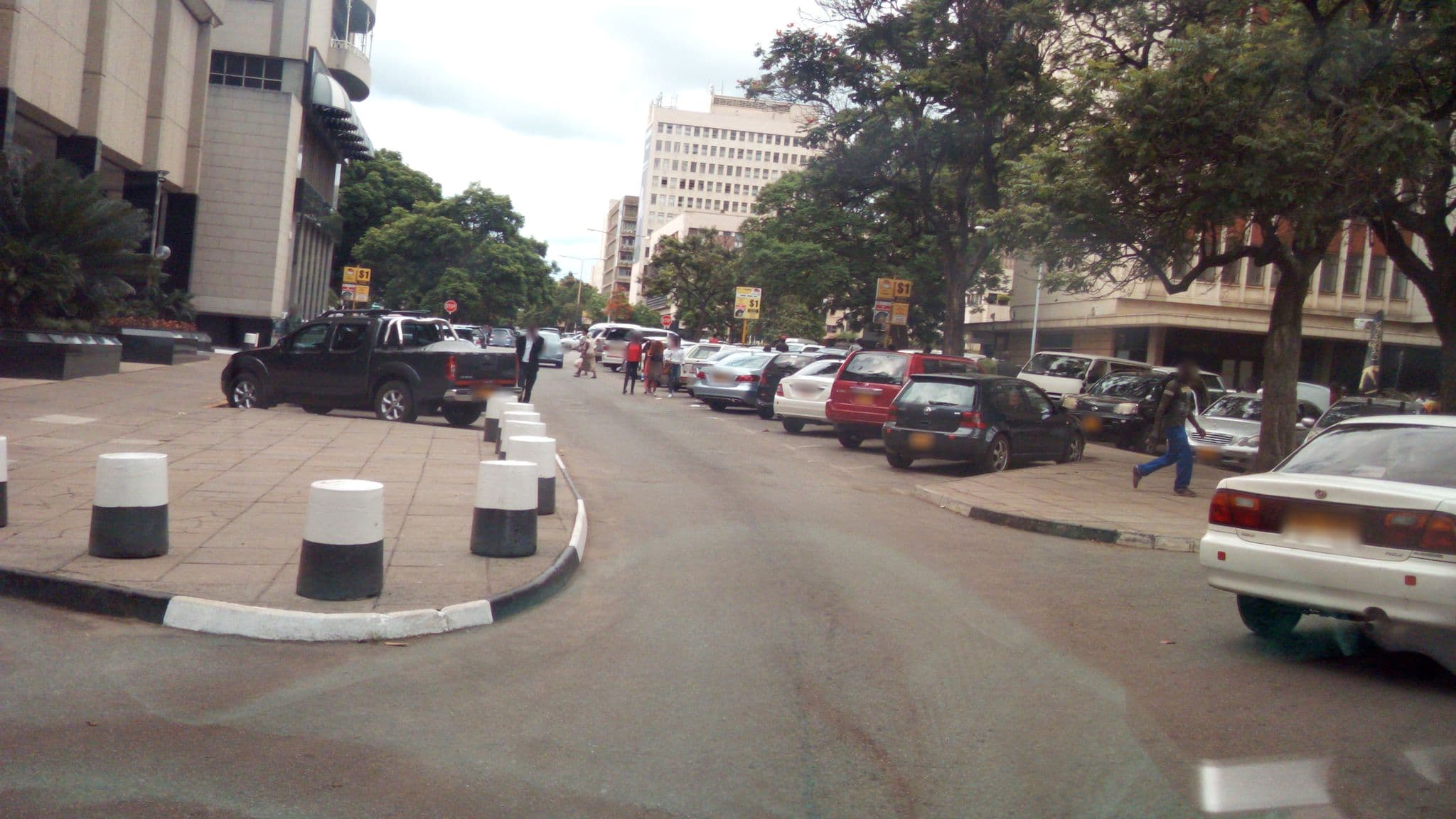 Street view near Pool Deck @ Meikles Hotel Harare, Harare — © rubynikki (CC BY-SA · Mapillary)