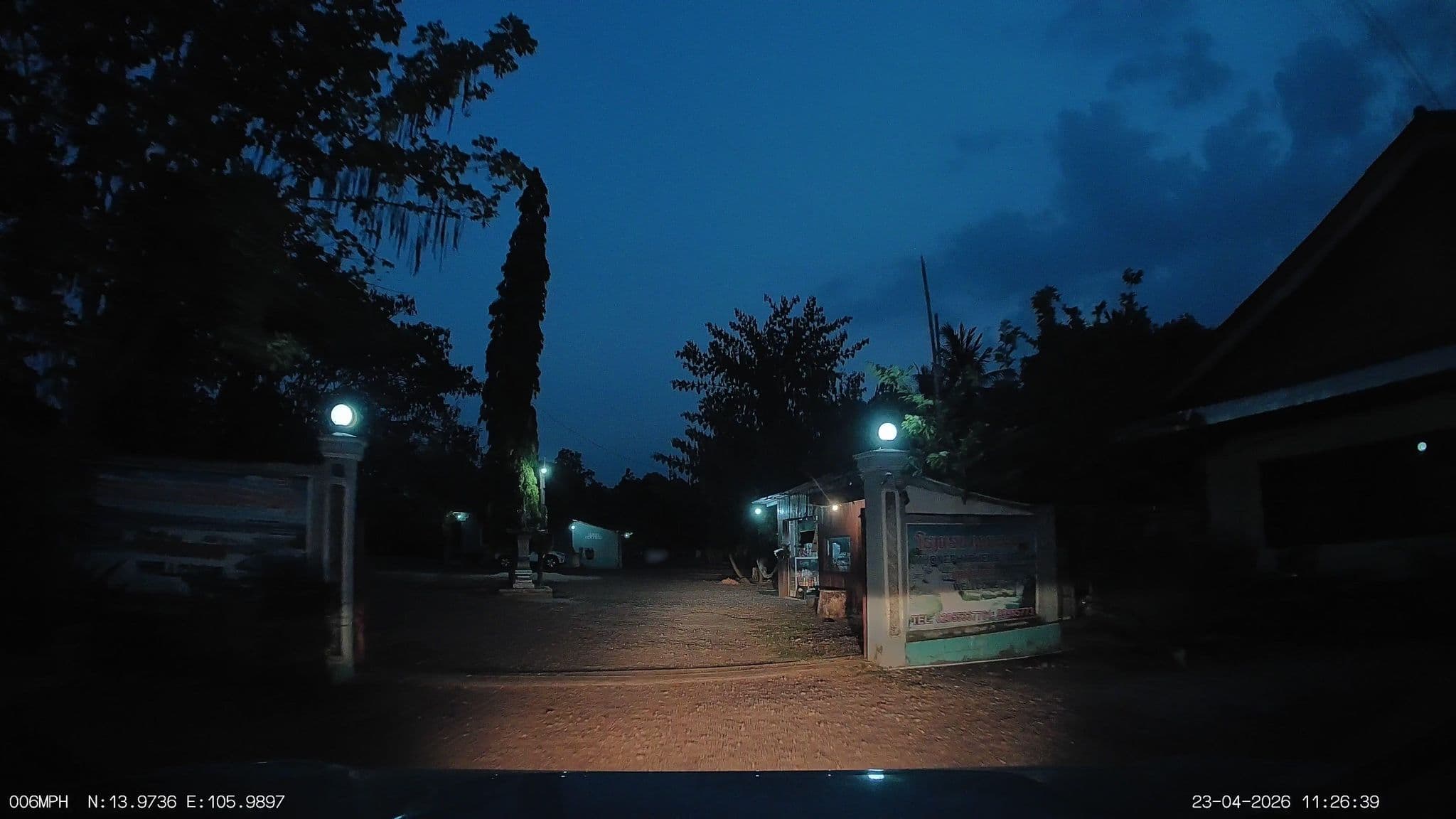 Street view near Khonephapheng Hotel, Muang Không — © ThailandCambodia (CC BY-SA · Mapillary)