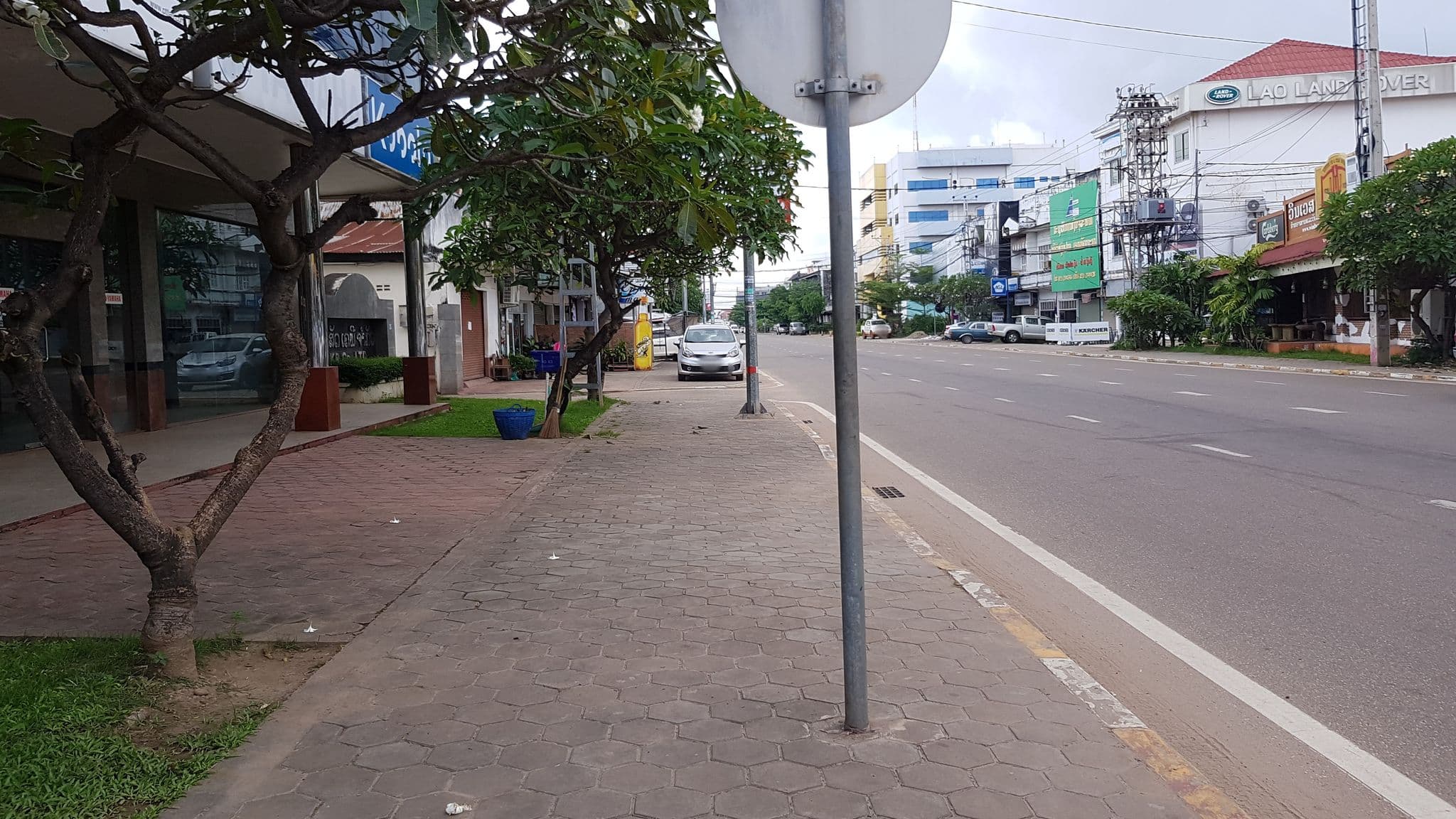 Street view near Intouch Guesthouse, Vientiane — © eneerhut (CC BY-SA · Mapillary)
