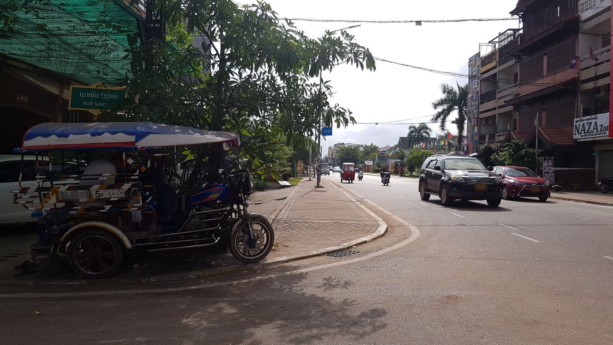 Street view near ໂຮງແຮມຄຳປ່ຽນ Khampiane Hotel, Vientiane Capital Lao PDR, Vientiane — © eneerhut (CC BY-SA · Mapillary)