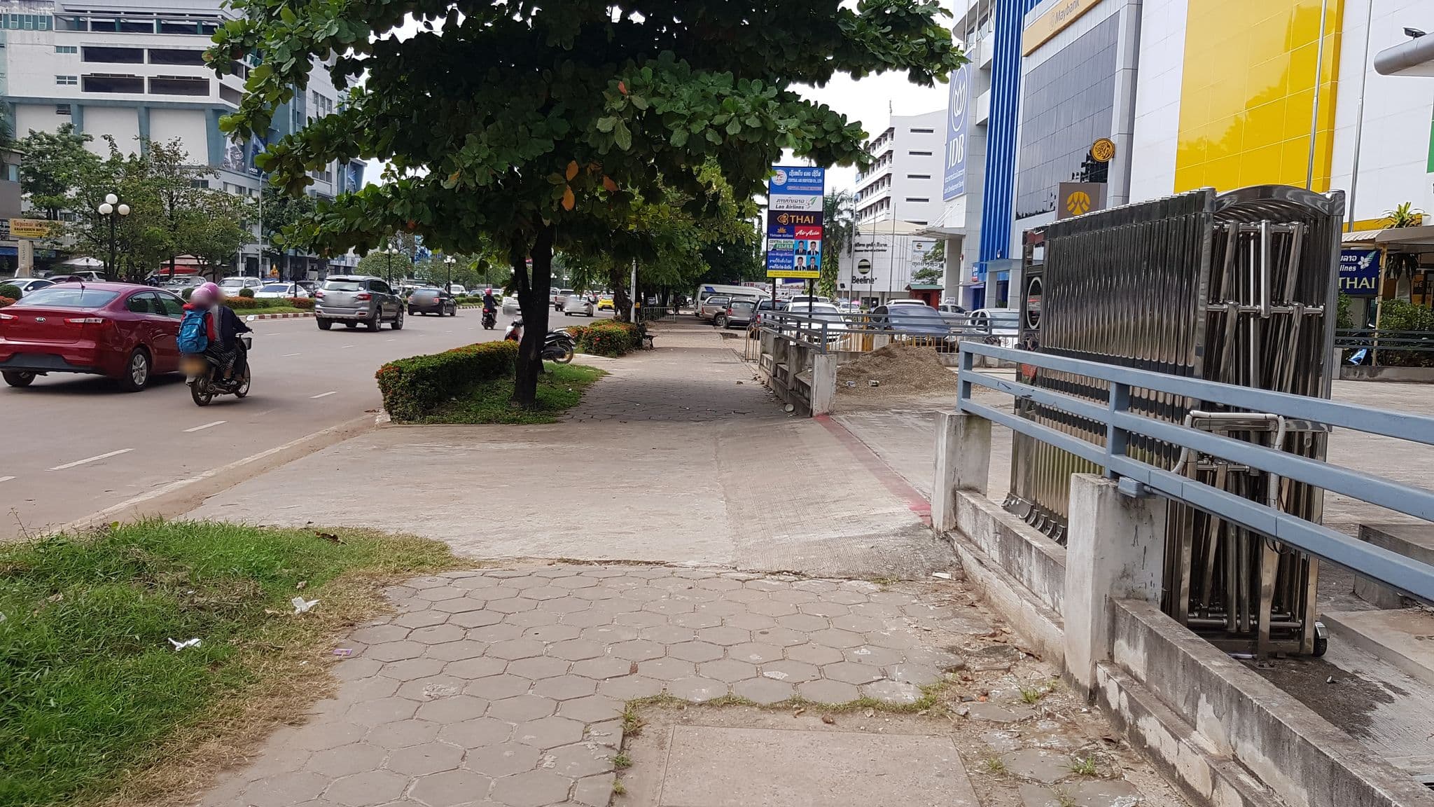 Street view near Sengphachanh Hotel, Vientiane — © eneerhut (CC BY-SA · Mapillary)