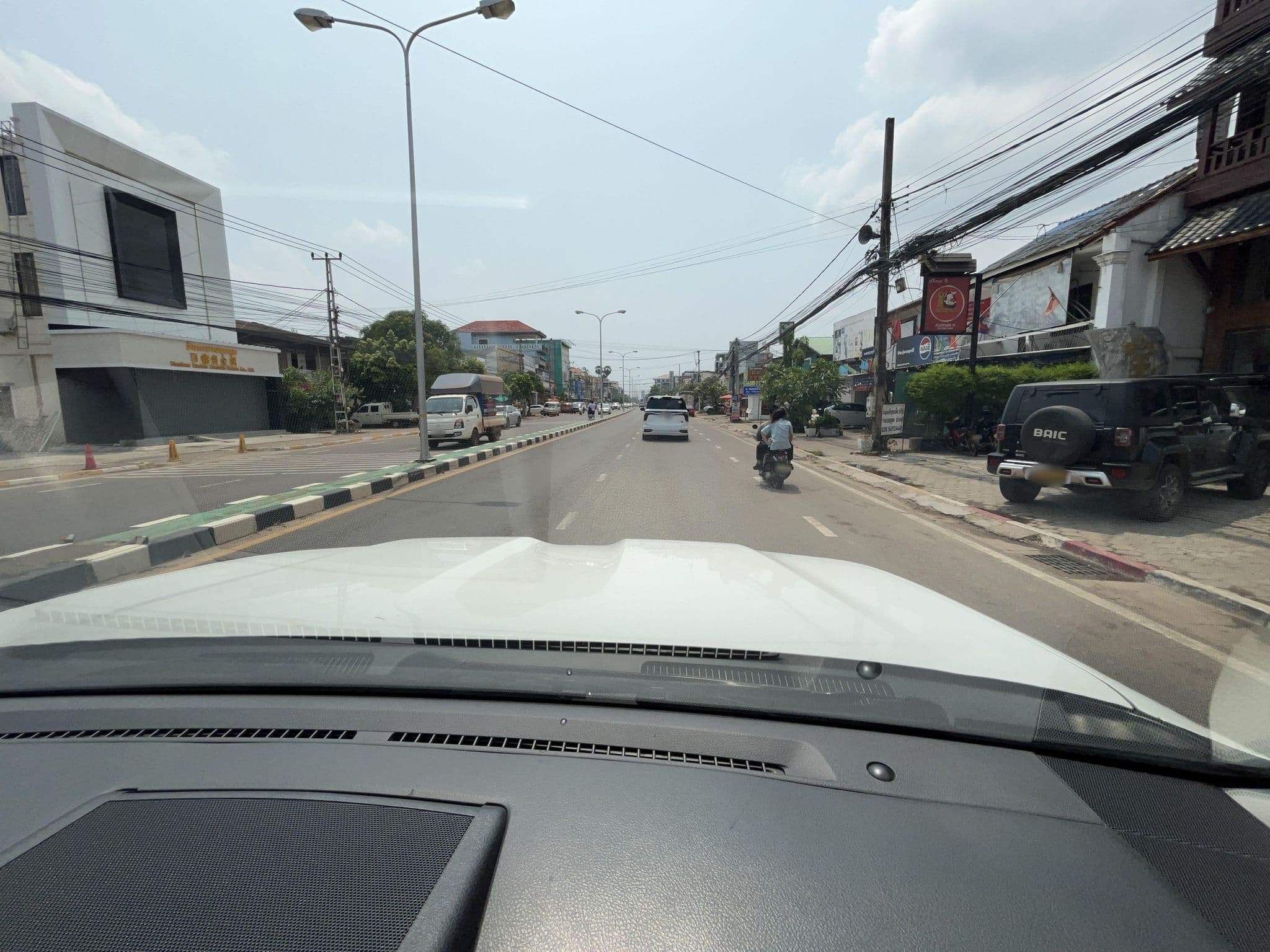 Street view near โรงแรมดวงดี, Vientiane — © naokiosaka (CC BY-SA · Mapillary)