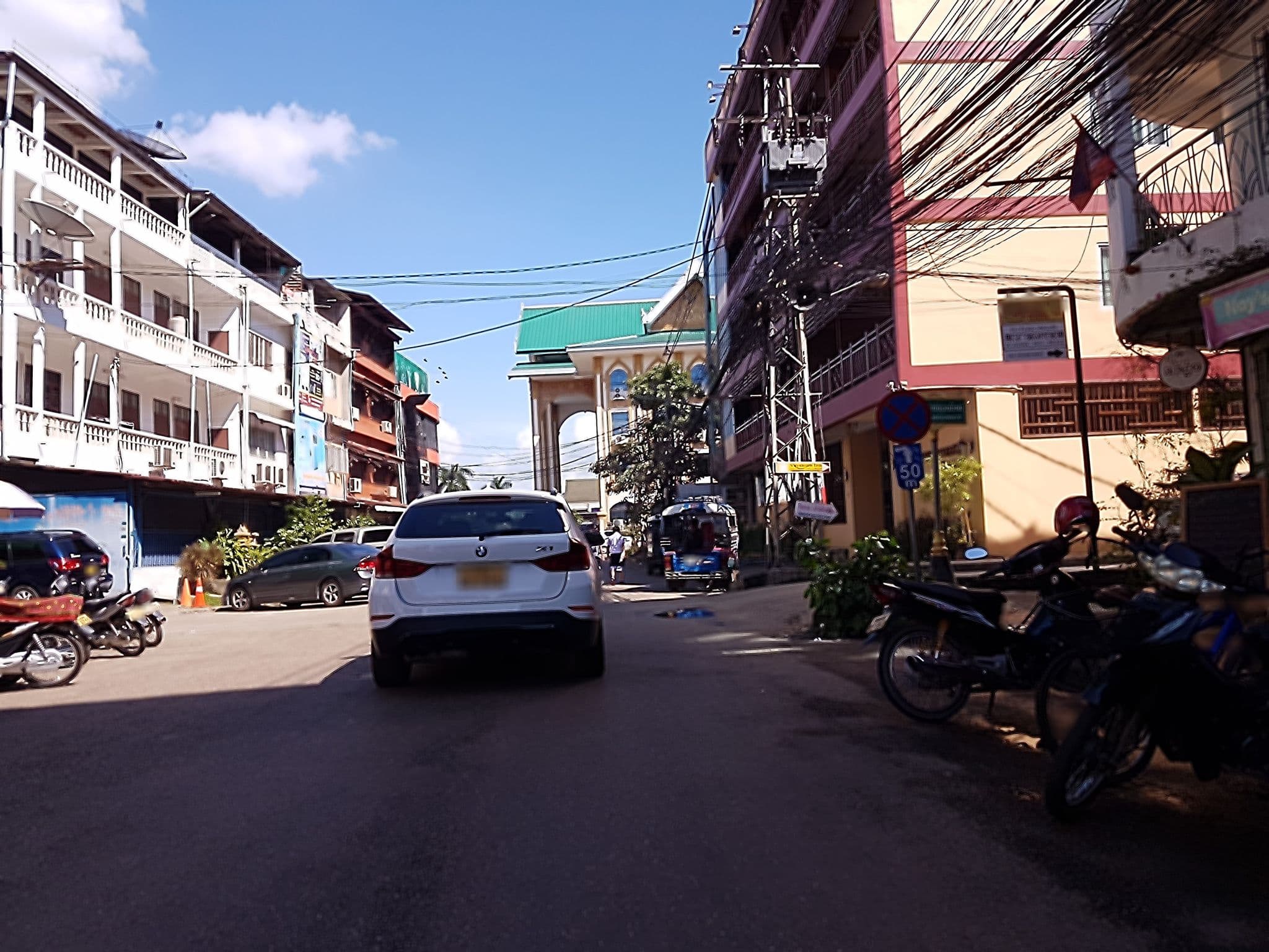 Street view near Khampiane hotel, Vientiane — © mbethke (CC BY-SA · Mapillary)