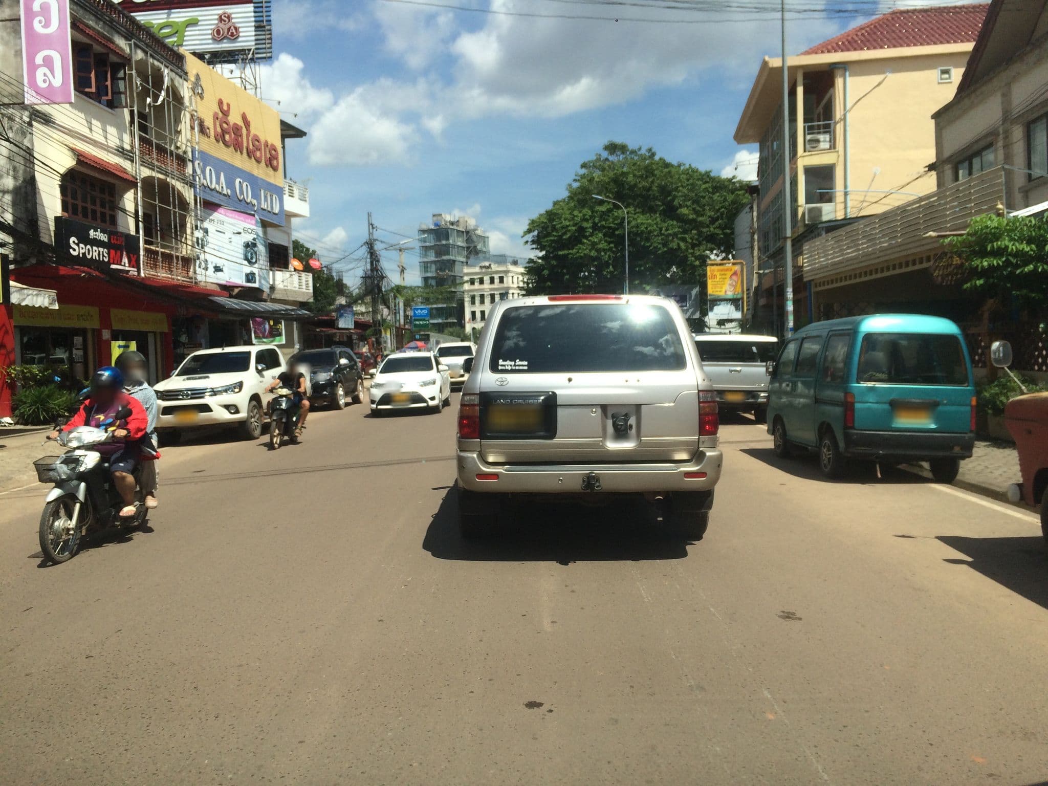 Street view near Vongsam Ang Guesthouse, Vientiane — © jeepney (CC BY-SA · Mapillary)