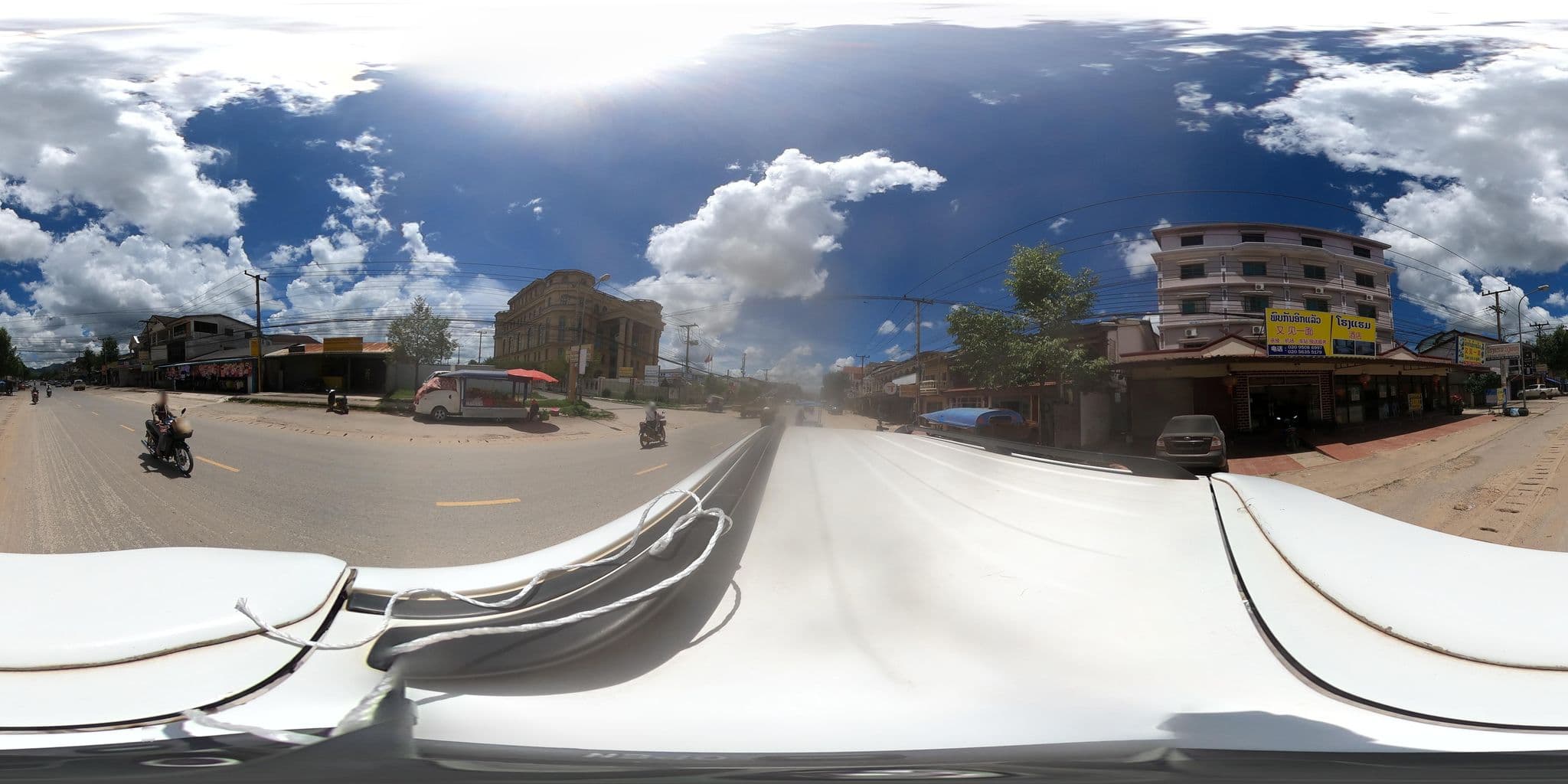 Street view near โรงแรมดอกคูณ, Muang Phônsavan — © yuki_charo (CC BY-SA · Mapillary)