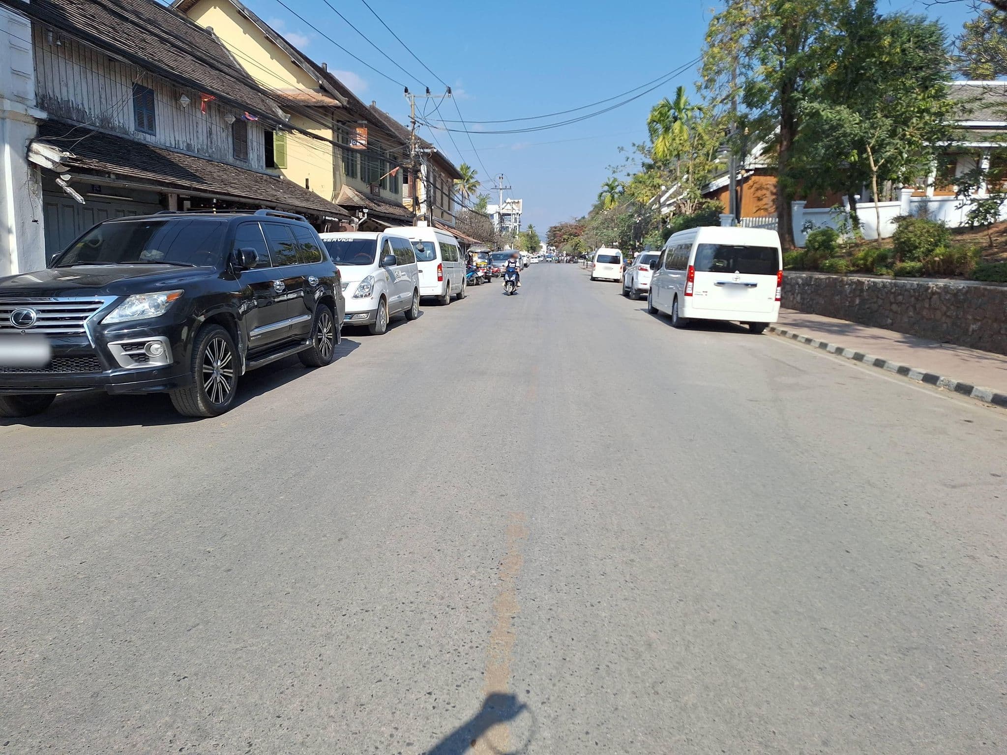 Street view near Phousi Hotel Luang Prabang, Luang Prabang — © Oby (CC BY-SA · Mapillary)