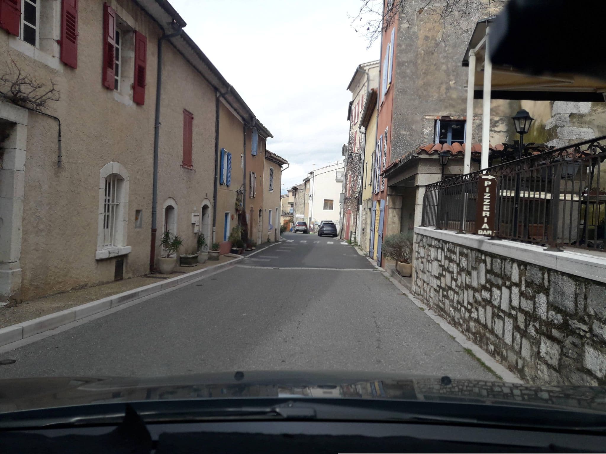 Street view near Le Vieux Châteaux, Riez — © eric_s (CC BY-SA · Mapillary)