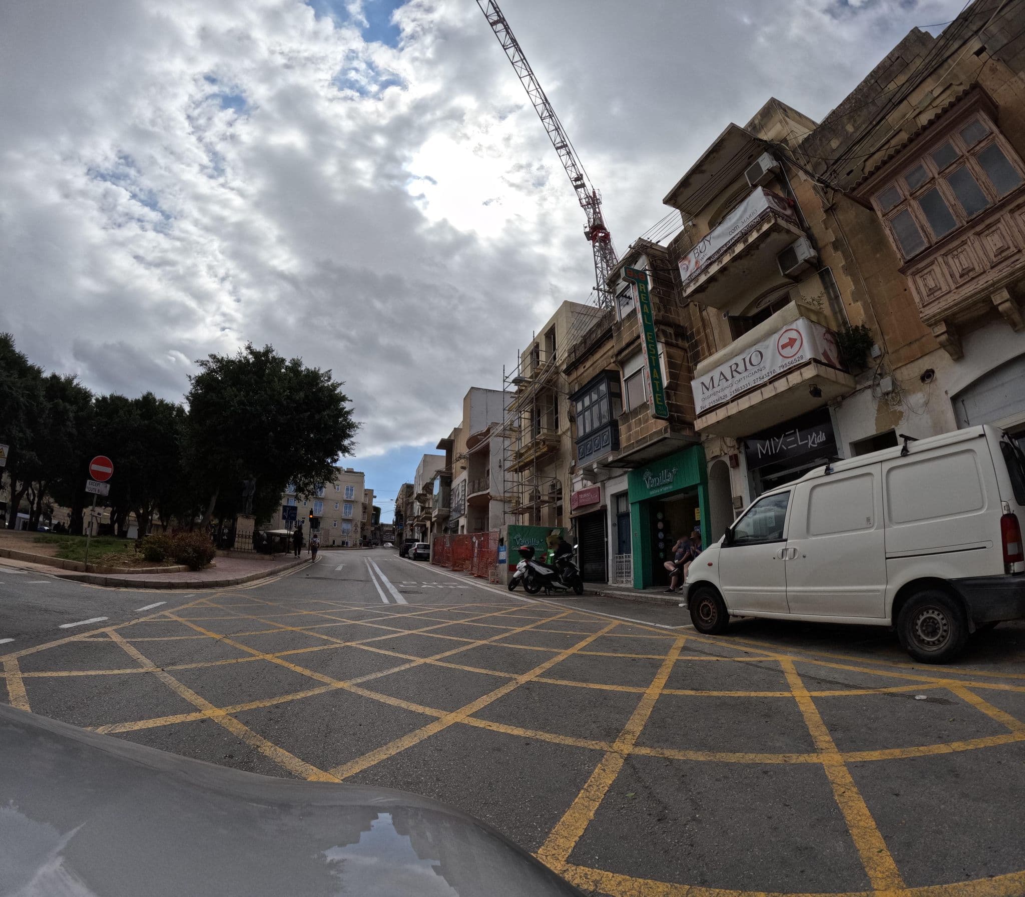 Street view near Victoria Penthouse, Victoria — © richlv (CC BY-SA · Mapillary)