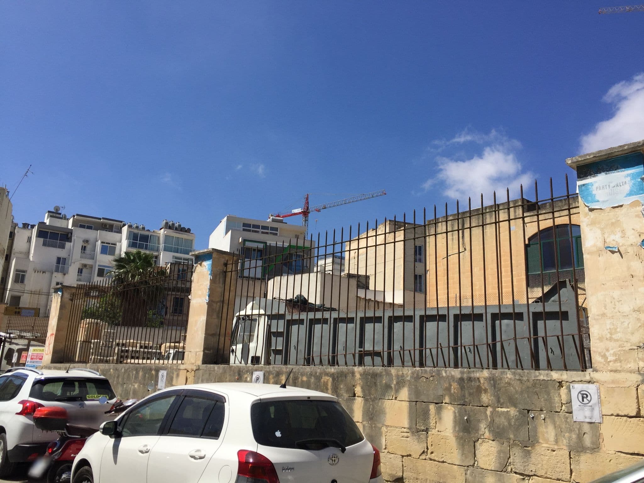 Street view near Egali Hostel Malta, San Ġiljan — © richlv (CC BY-SA · Mapillary)