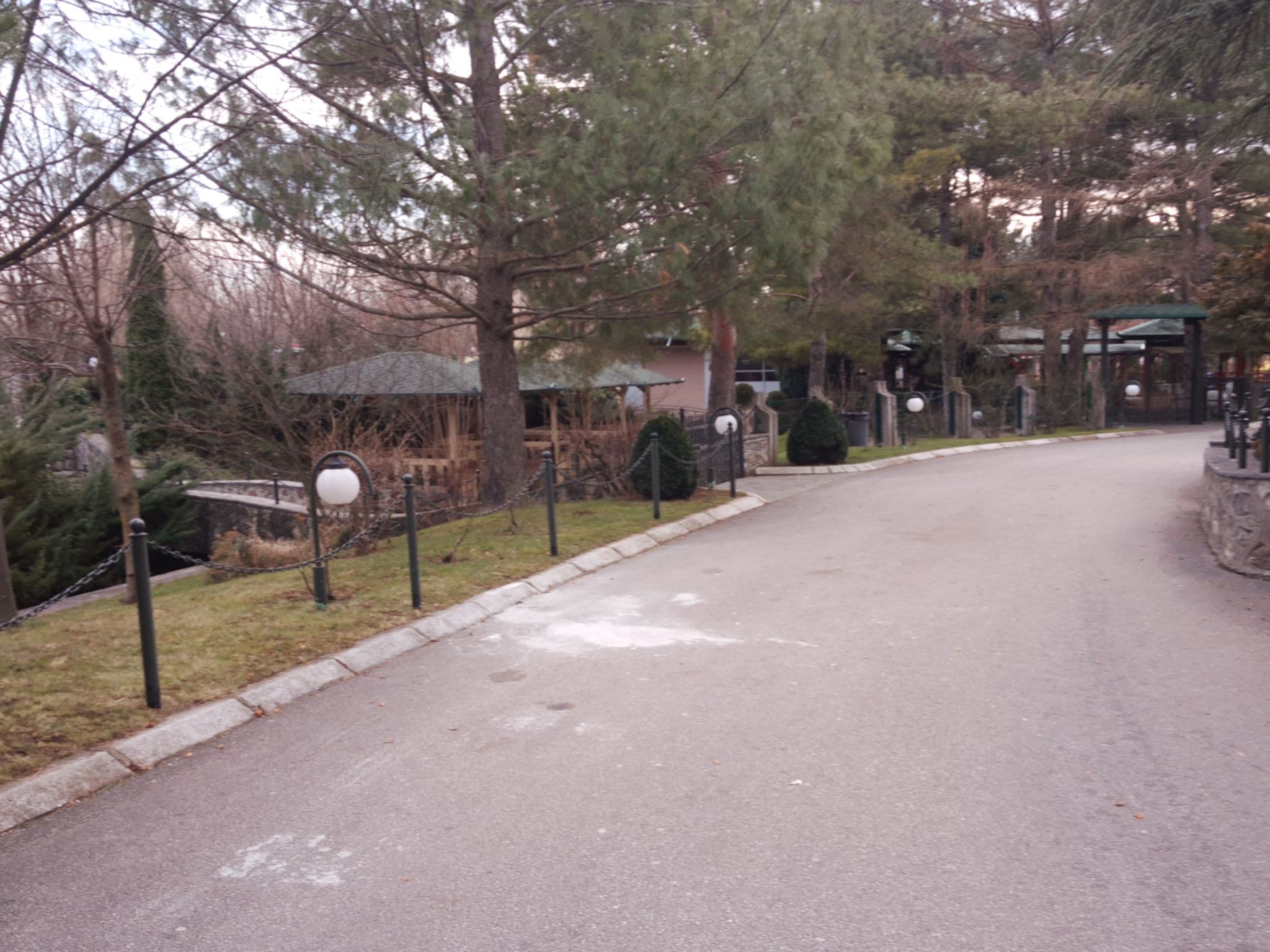 Street view near Trofta Hotel, Istok — © yllferizi (CC BY-SA · Mapillary)