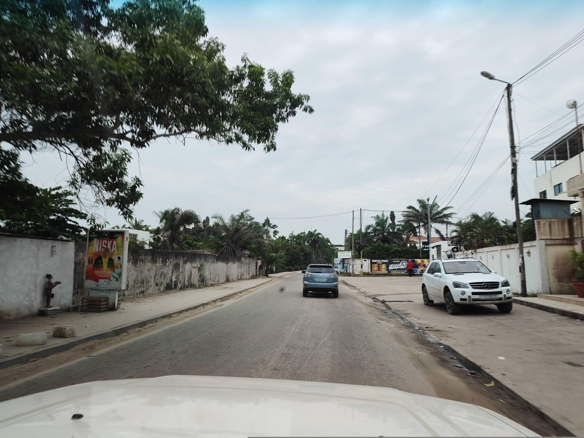 Street view near Best Huis Hotel, Pointe-Noire — © orlanto (CC BY-SA · Mapillary)