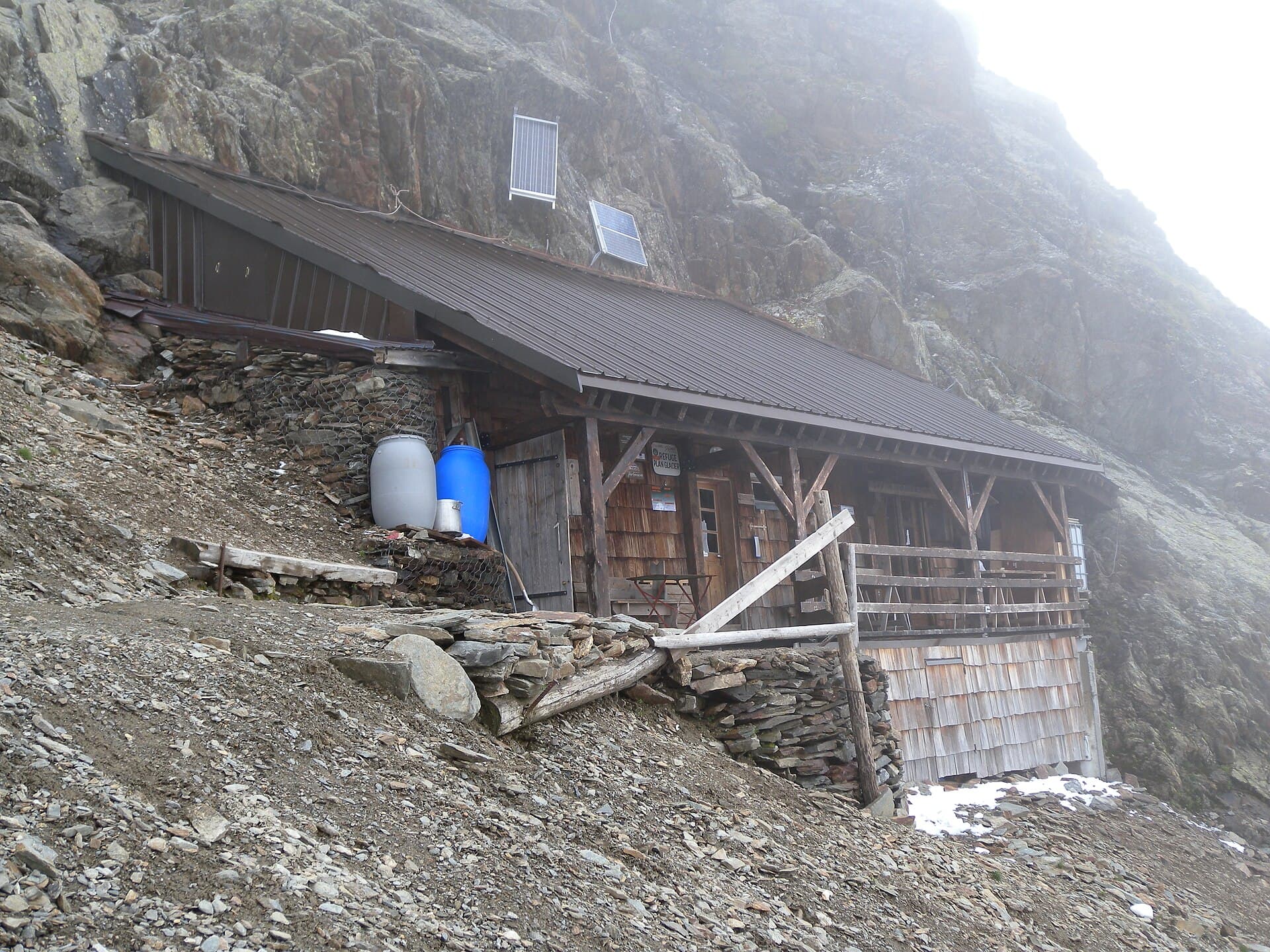 Refuge de Plan Glacier (via Wikimedia Commons, CC BY 2.0)