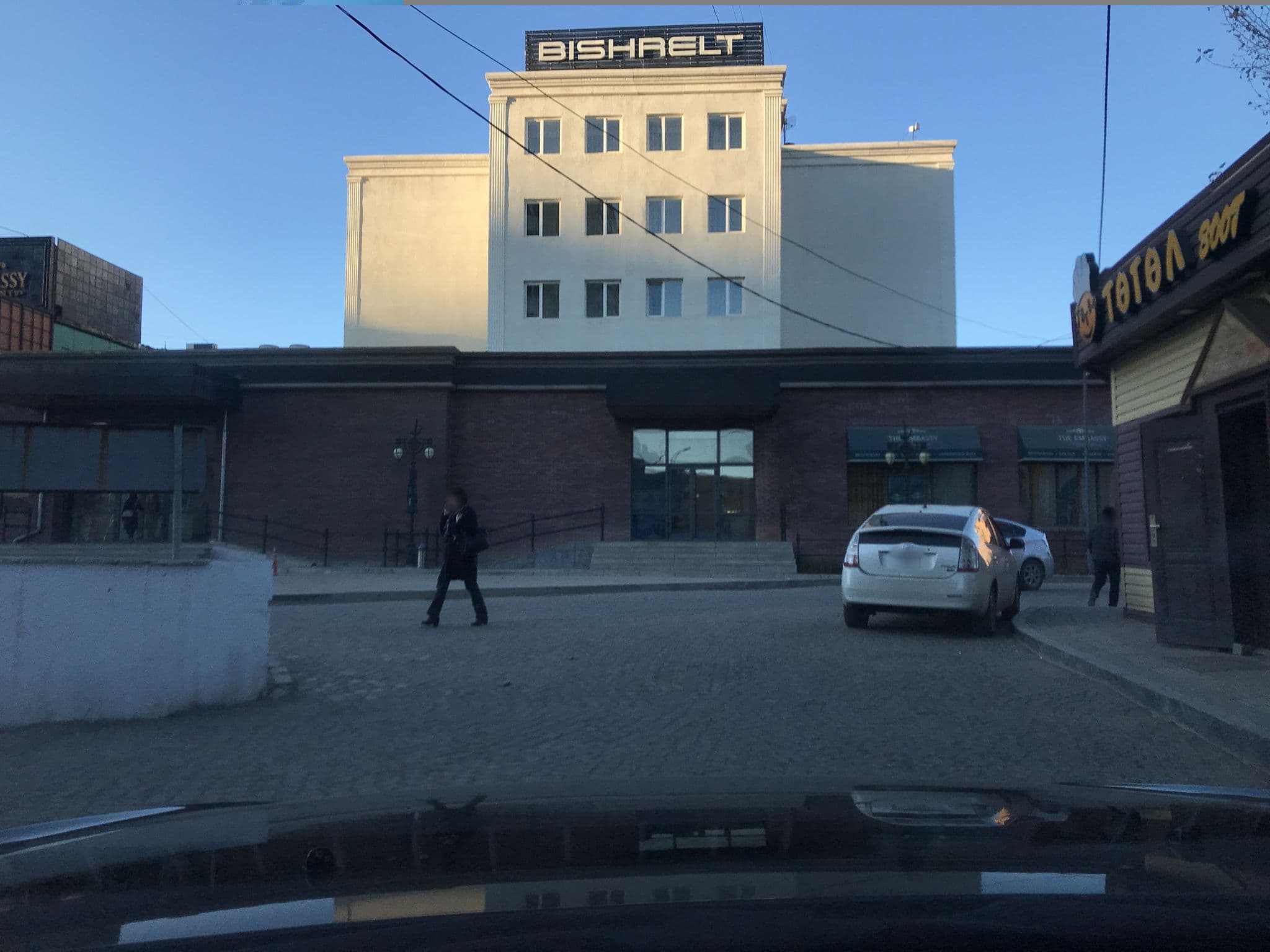 Street view near Bishrelt Hotel, Ulan Bator — © ganzorig (CC BY-SA · Mapillary)